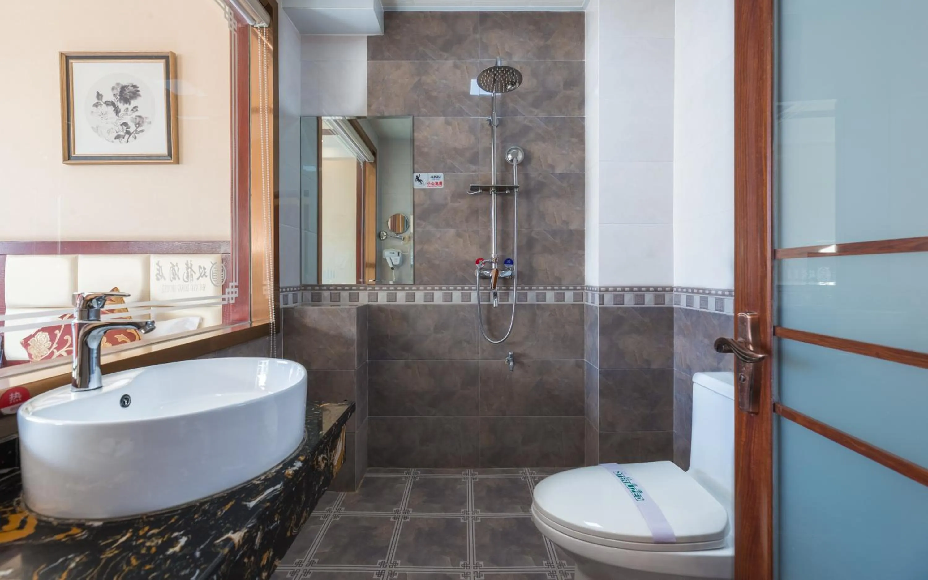 Toilet in Binchuan Shuang Long Hotel