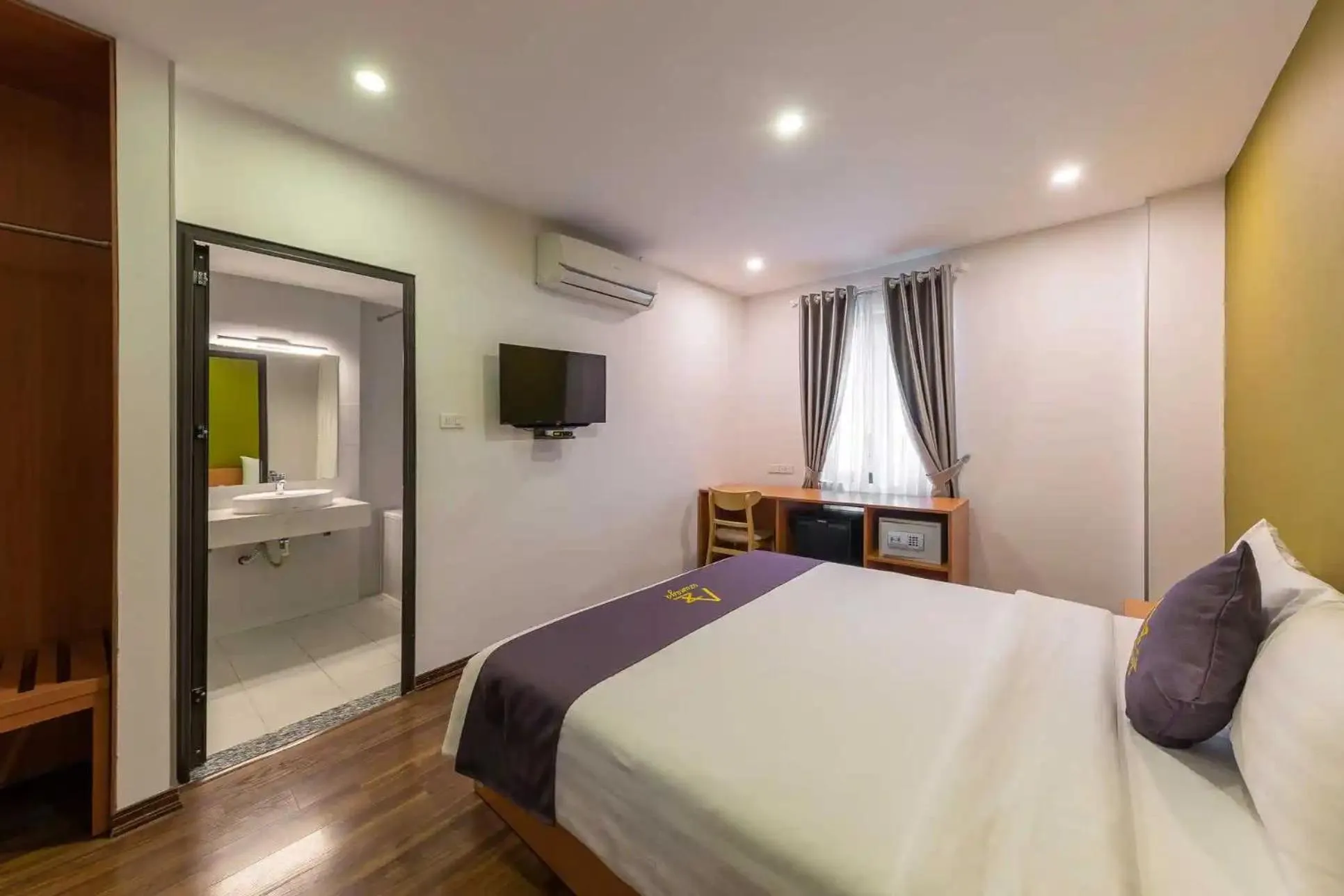 Bed in Hotel Azumaya Linh Lang