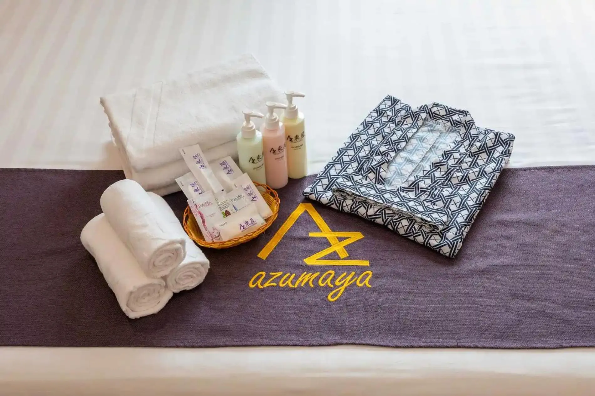 Bed in Hotel Azumaya Linh Lang