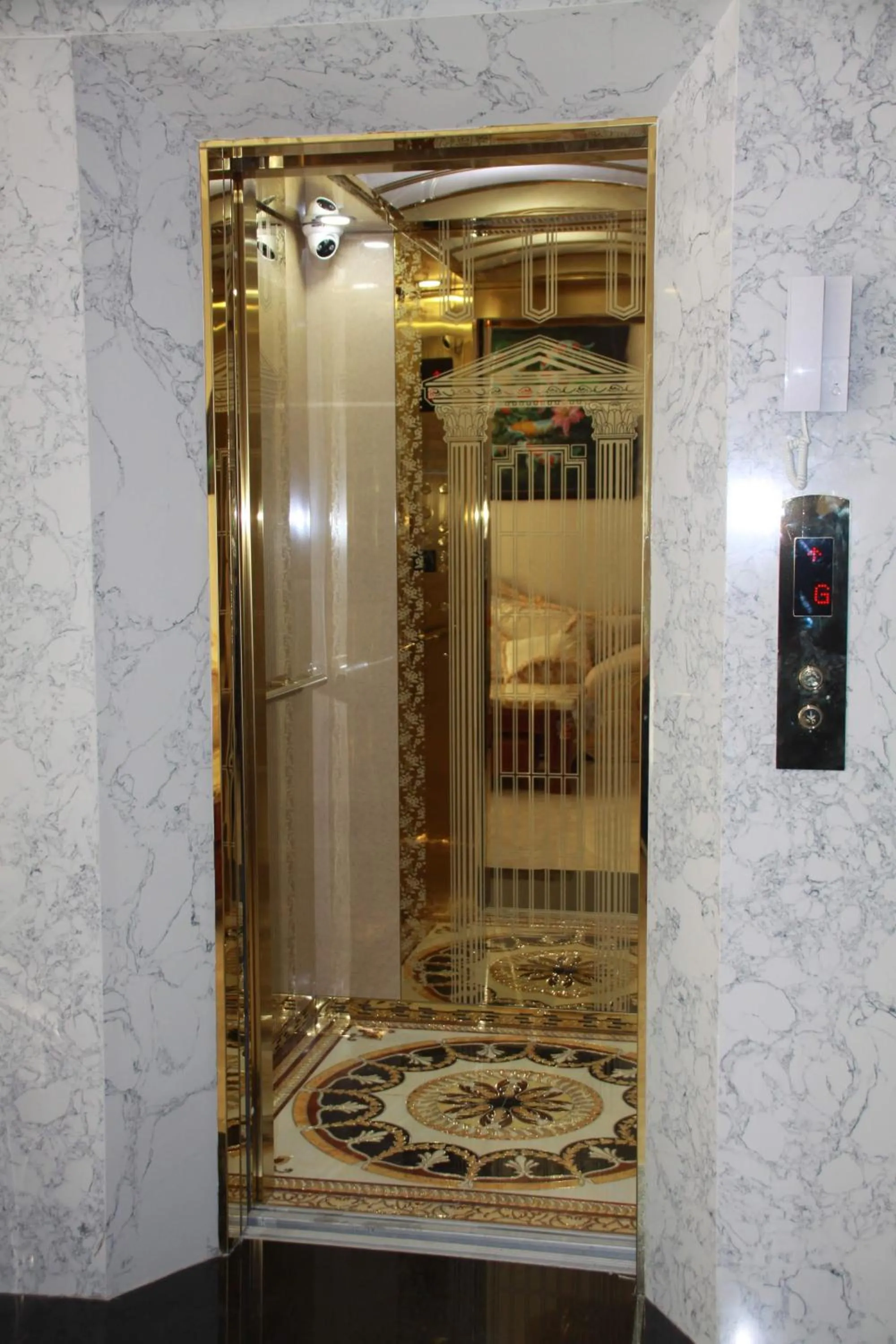 elevator in Pinus Hotel