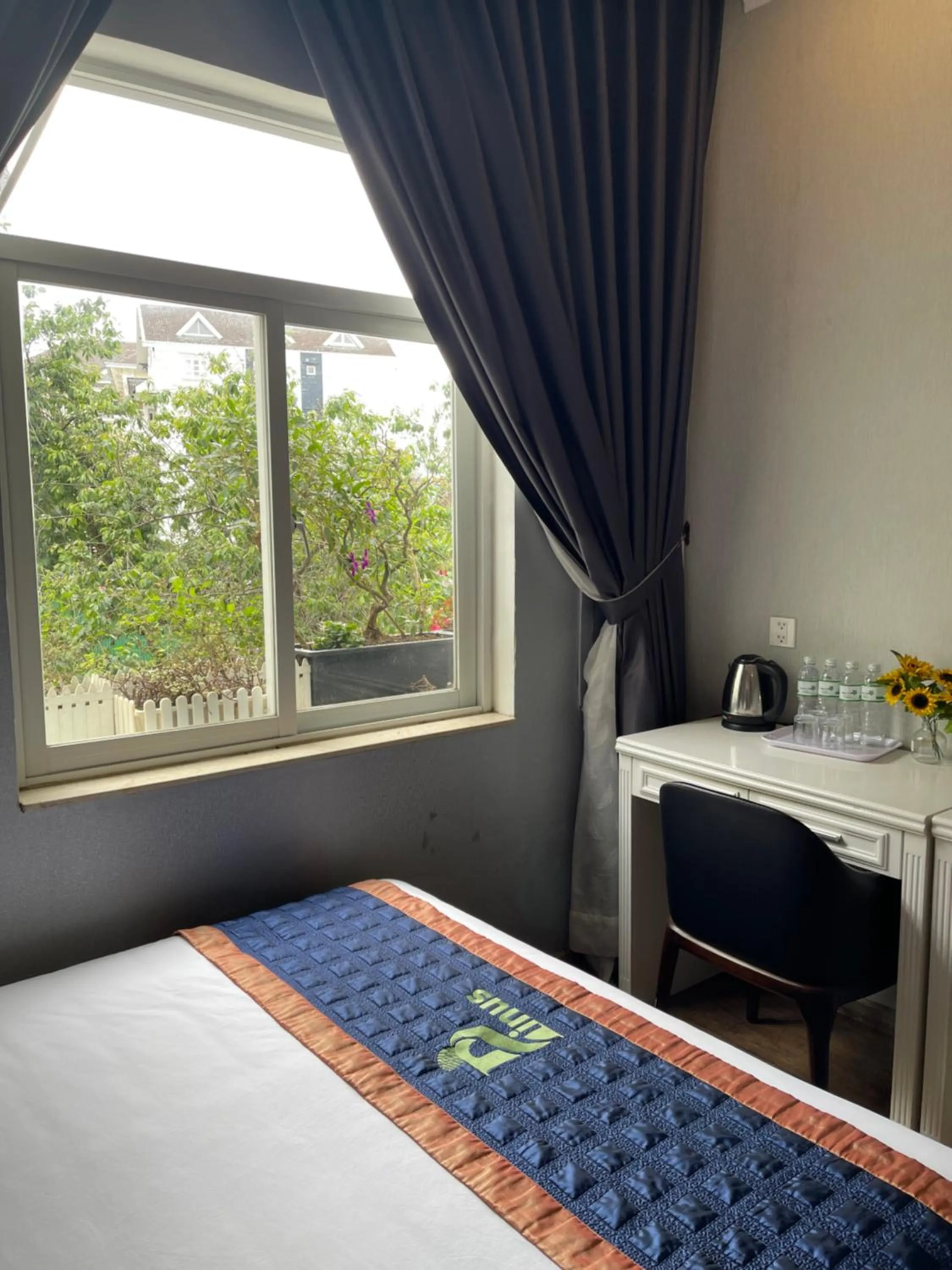 View (from property/room), Bed in Pinus Hotel