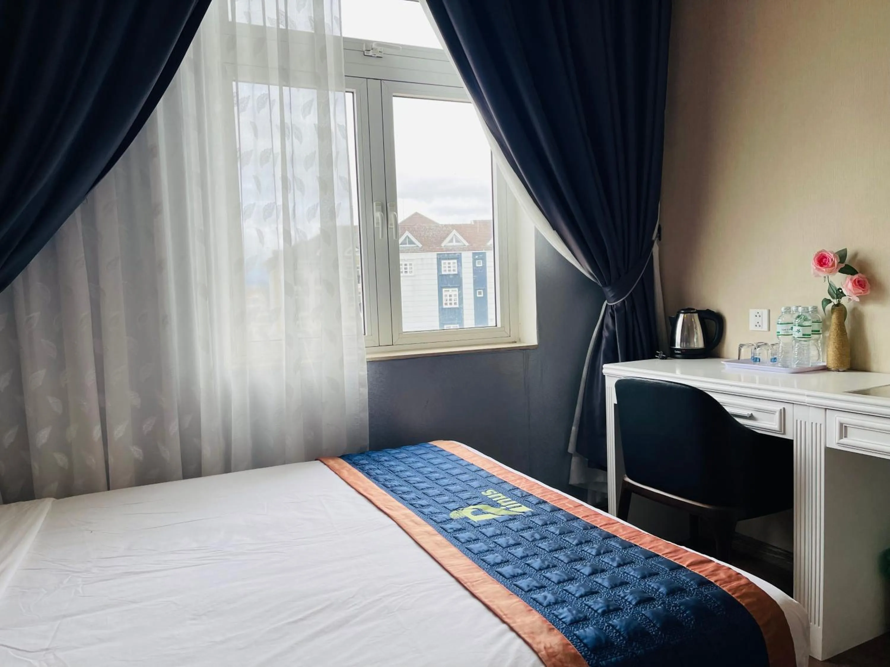 View (from property/room), Bed in Pinus Hotel