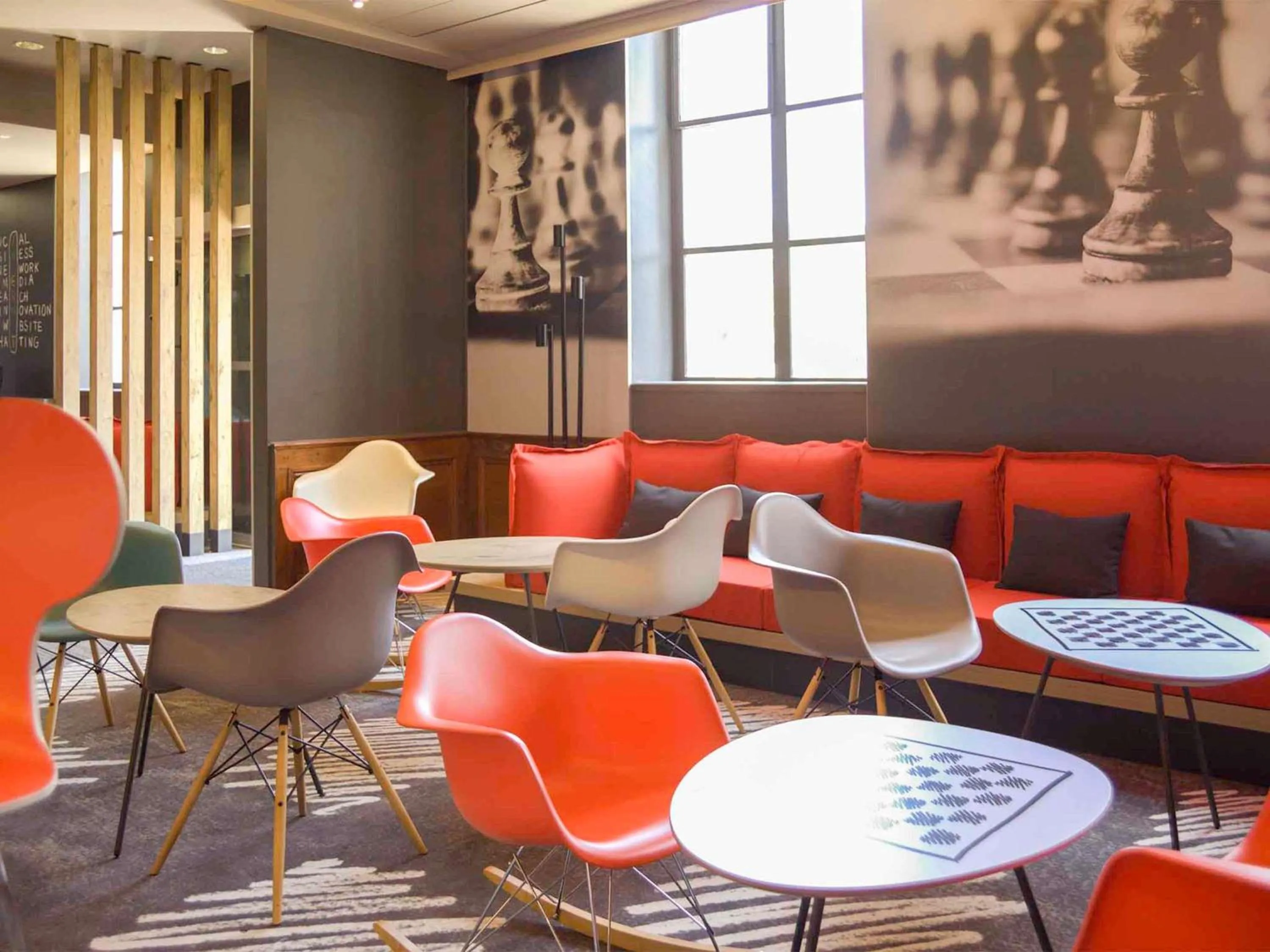 Lounge or bar in ibis Douai Centre