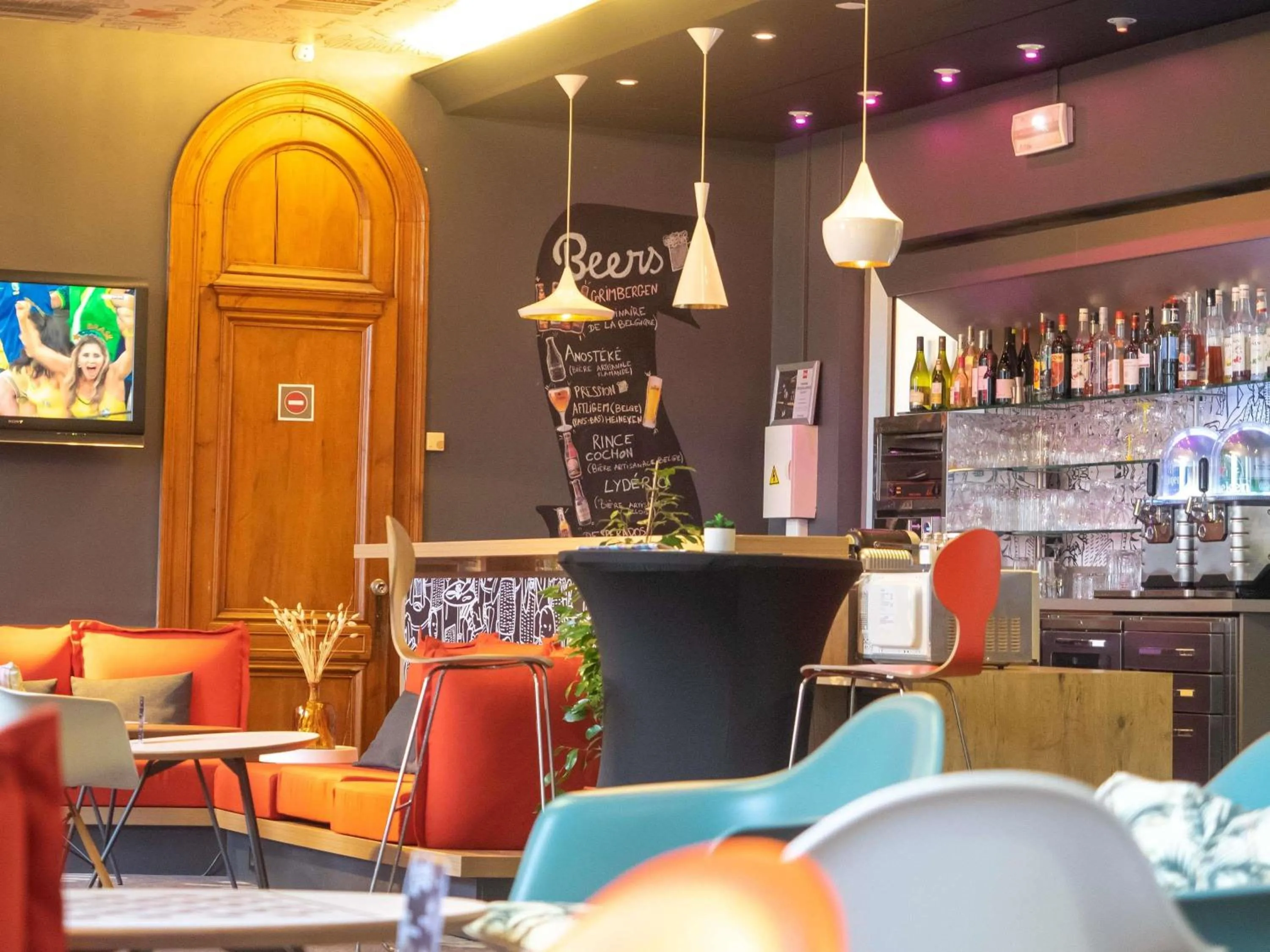 Lounge or bar in ibis Douai Centre