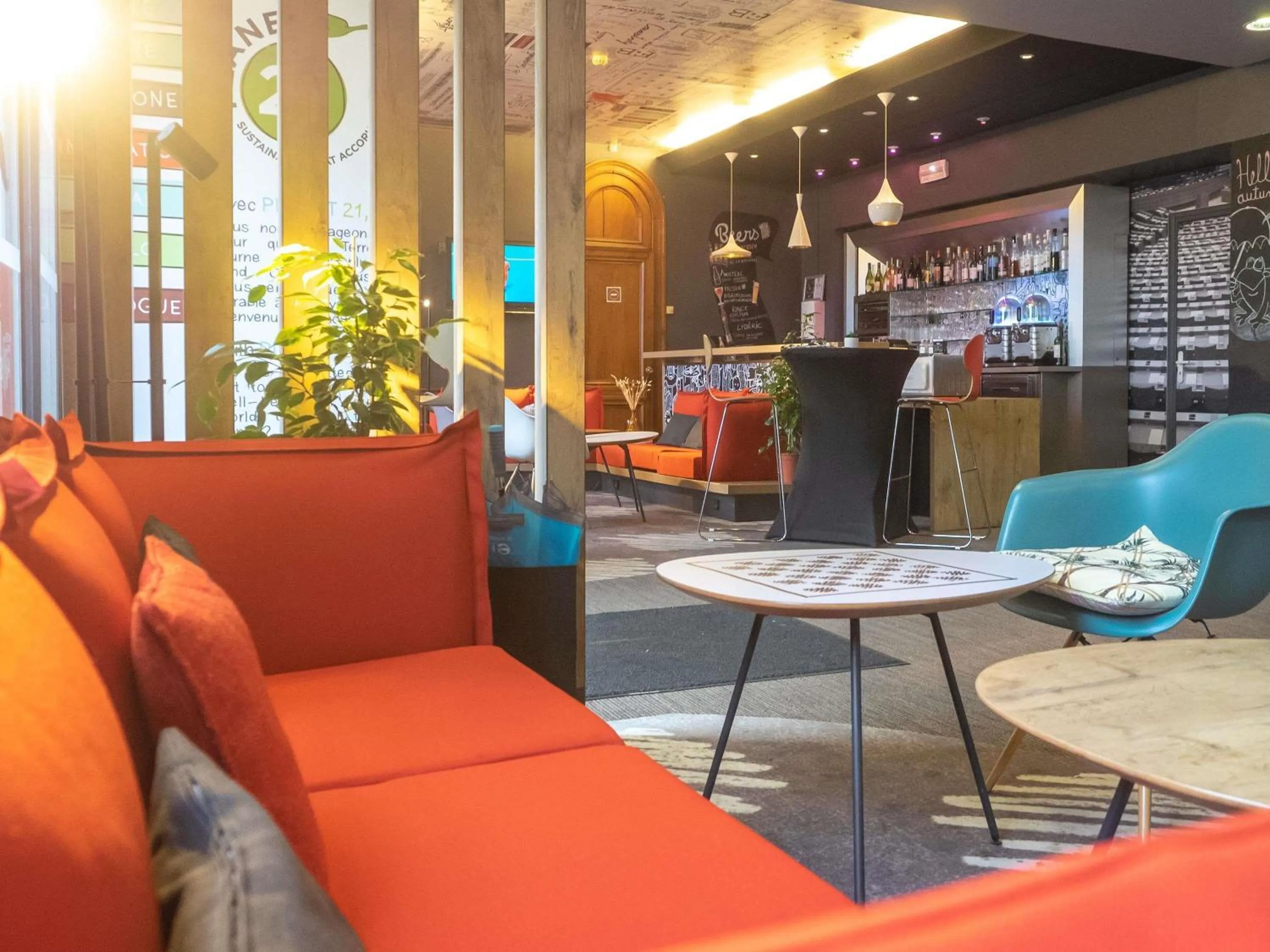 Lounge or bar in ibis Douai Centre