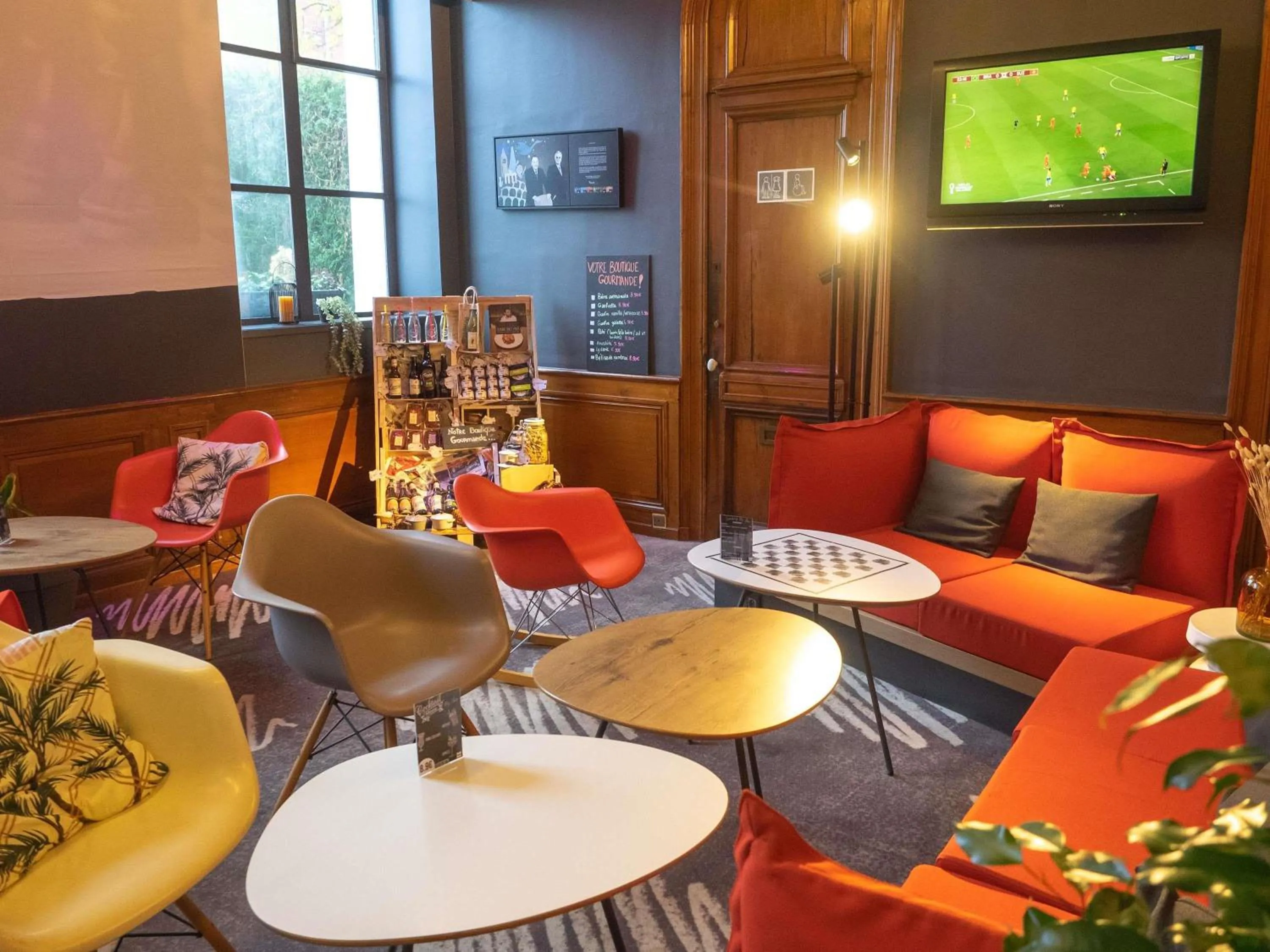 Lounge or bar in ibis Douai Centre