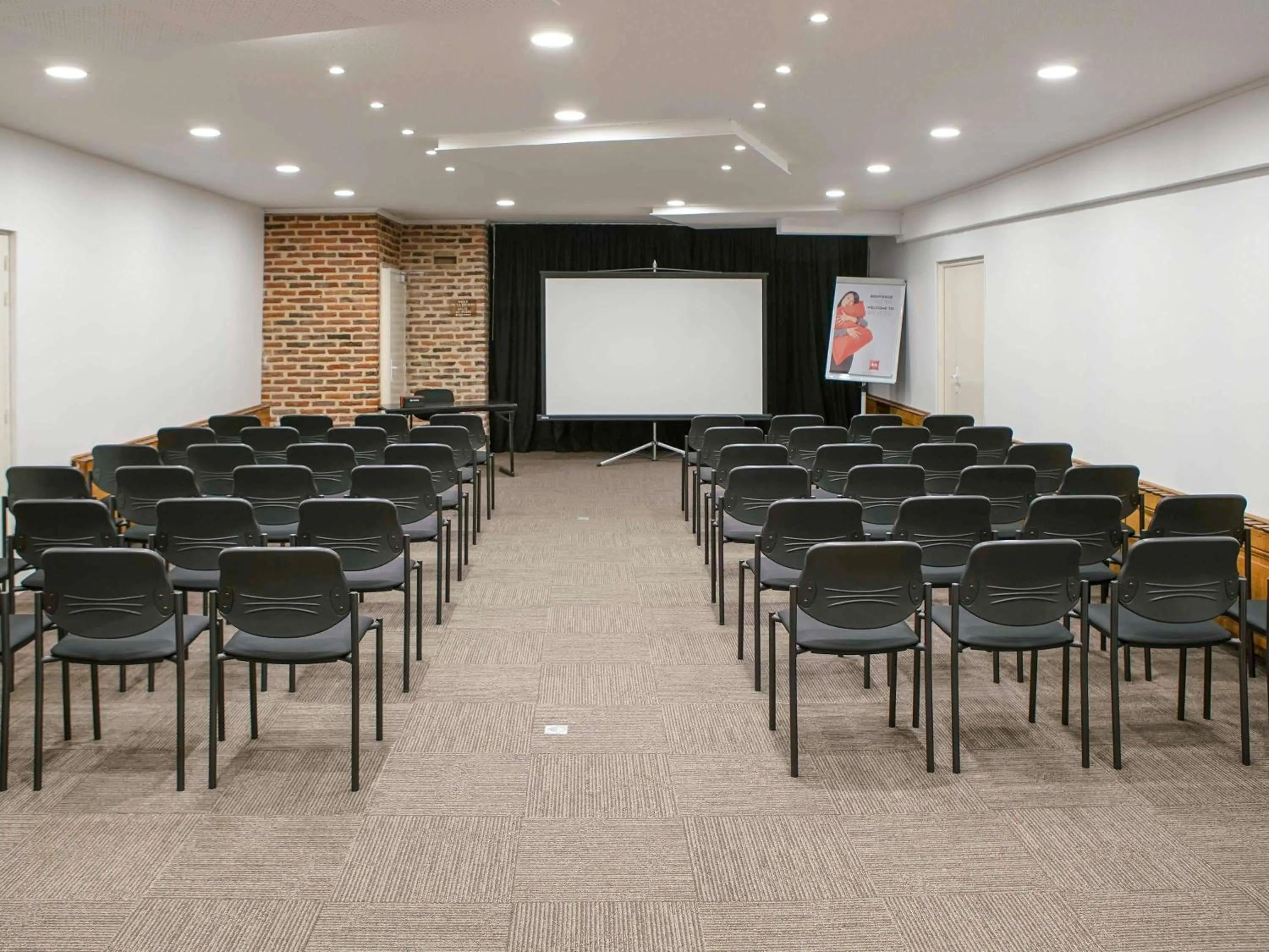 Meeting/conference room in ibis Douai Centre
