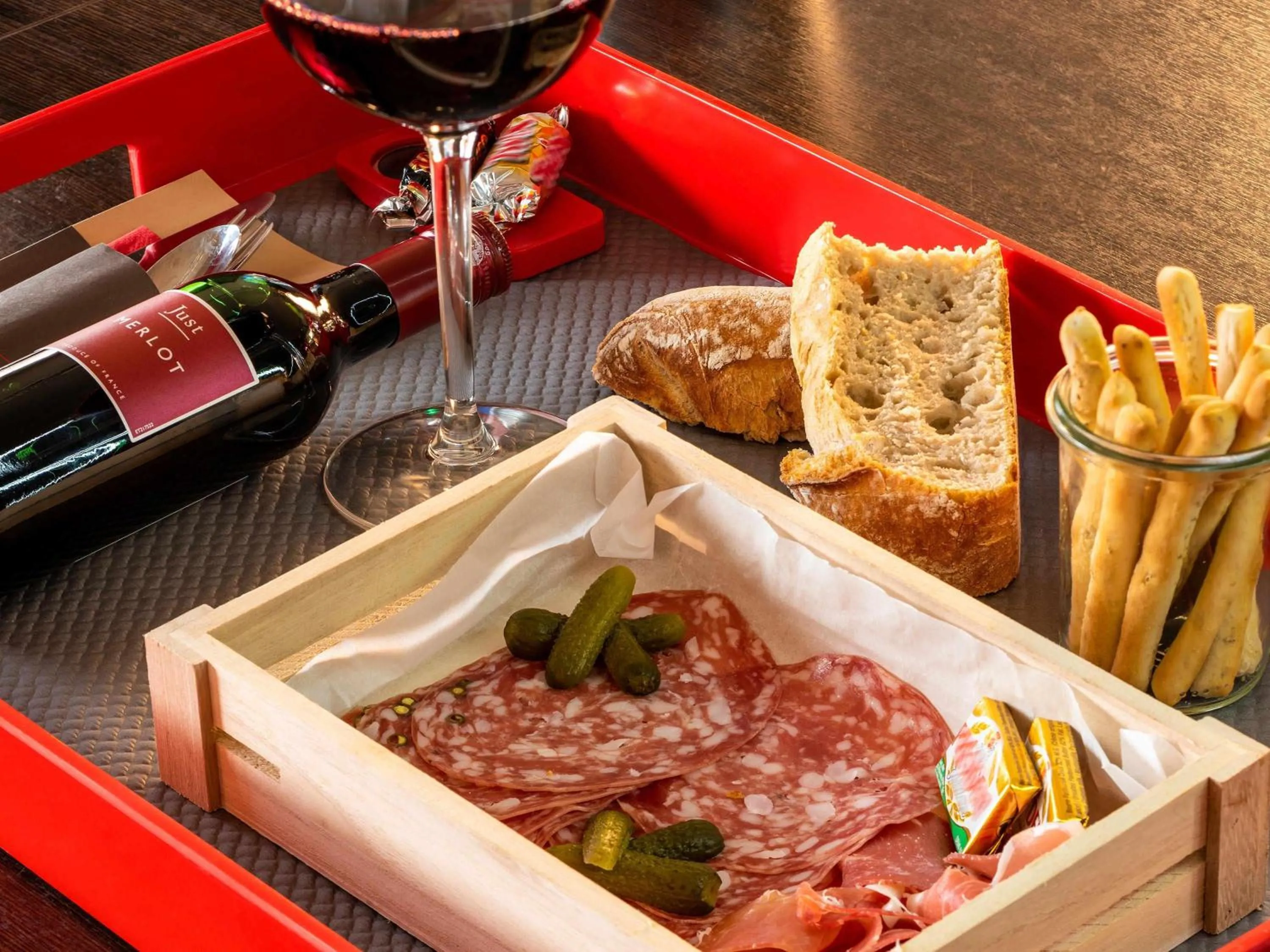 Lounge or bar in ibis Douai Centre