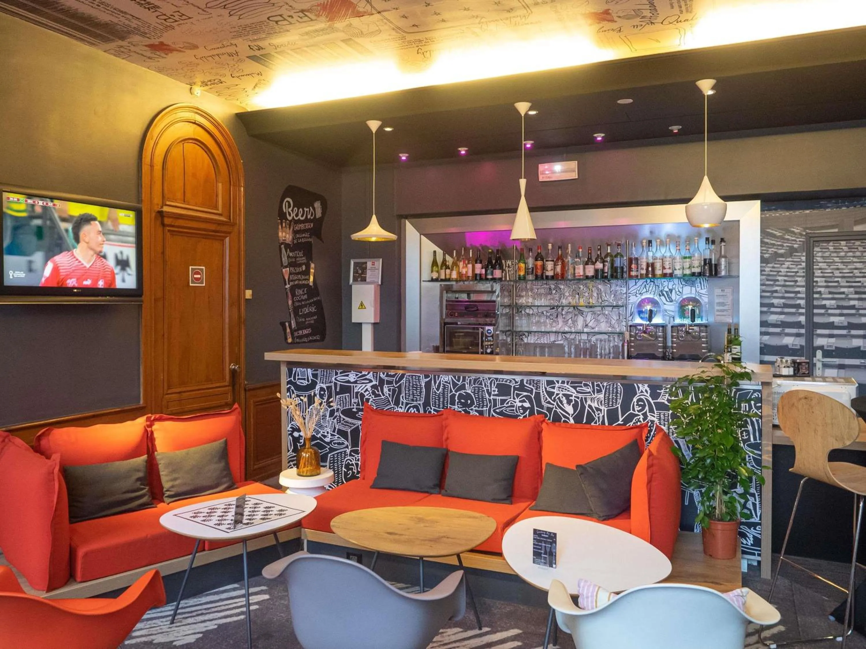 Lounge or bar in ibis Douai Centre