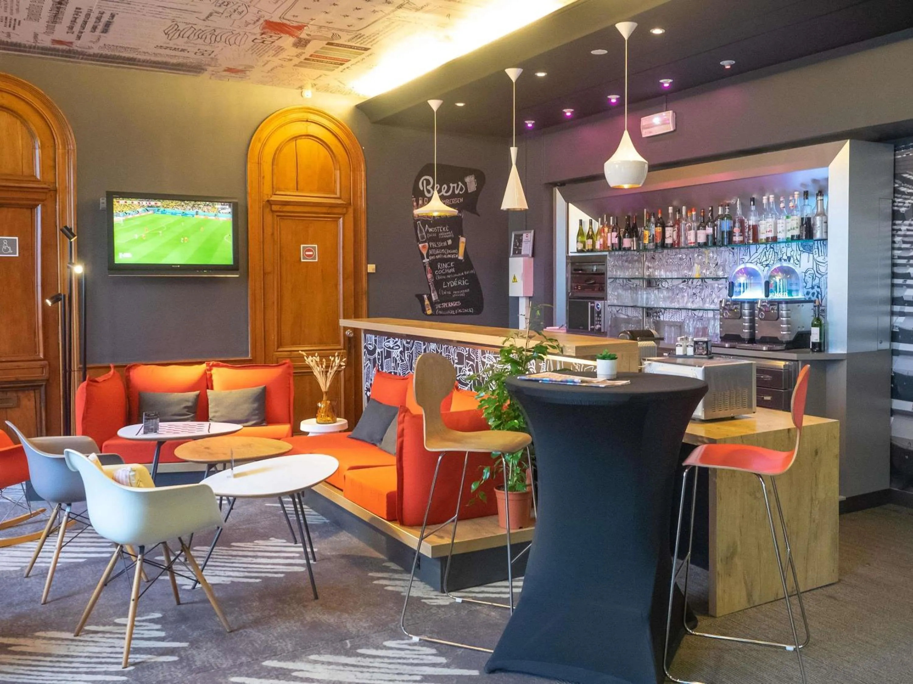 Lounge or bar in ibis Douai Centre