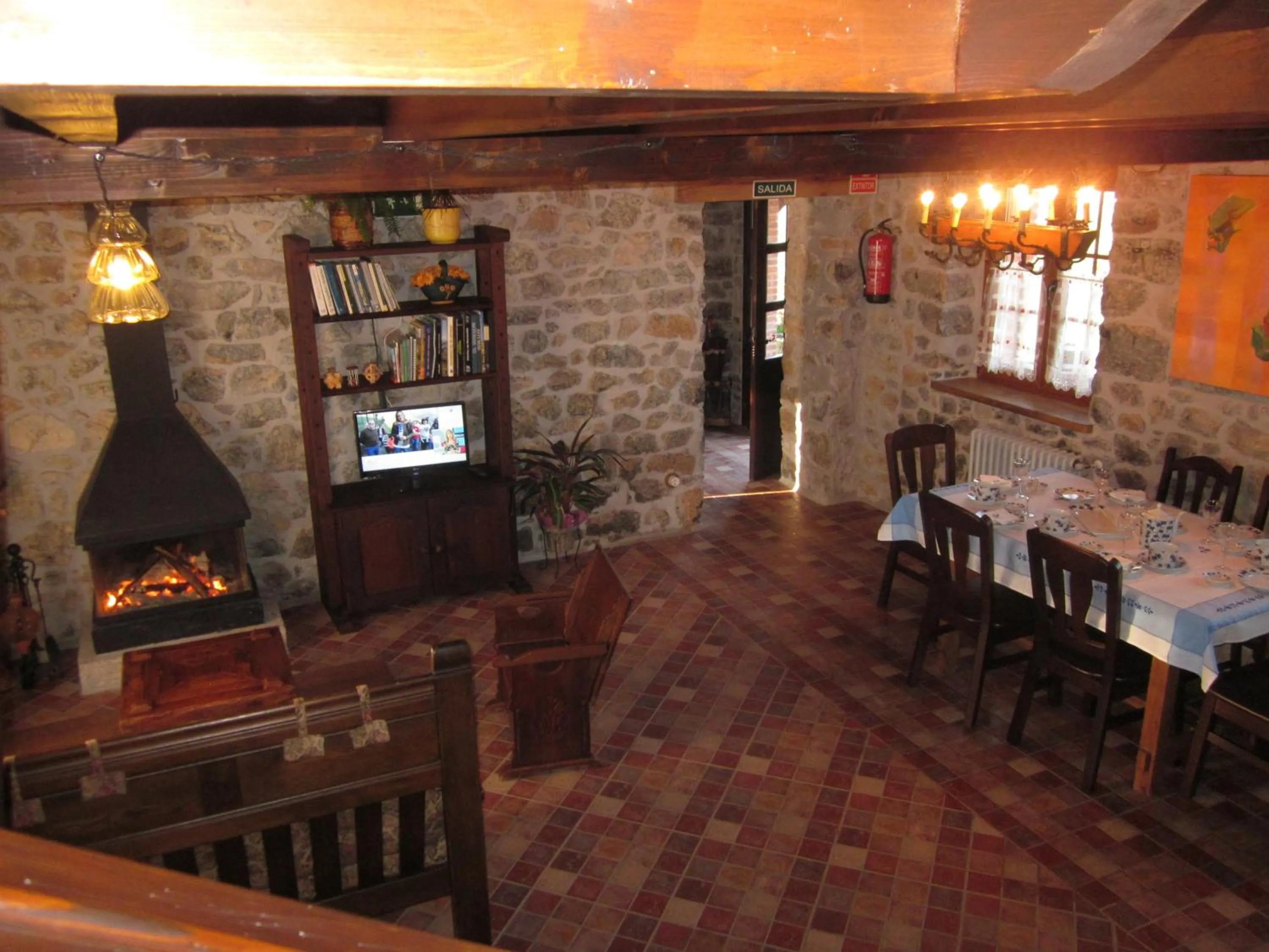 Lounge or bar in El Conventu del Asturcon