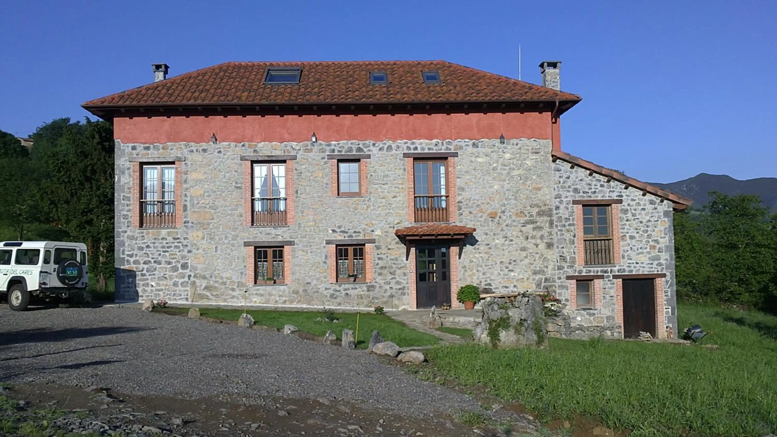 Facade/entrance in El Conventu del Asturcon