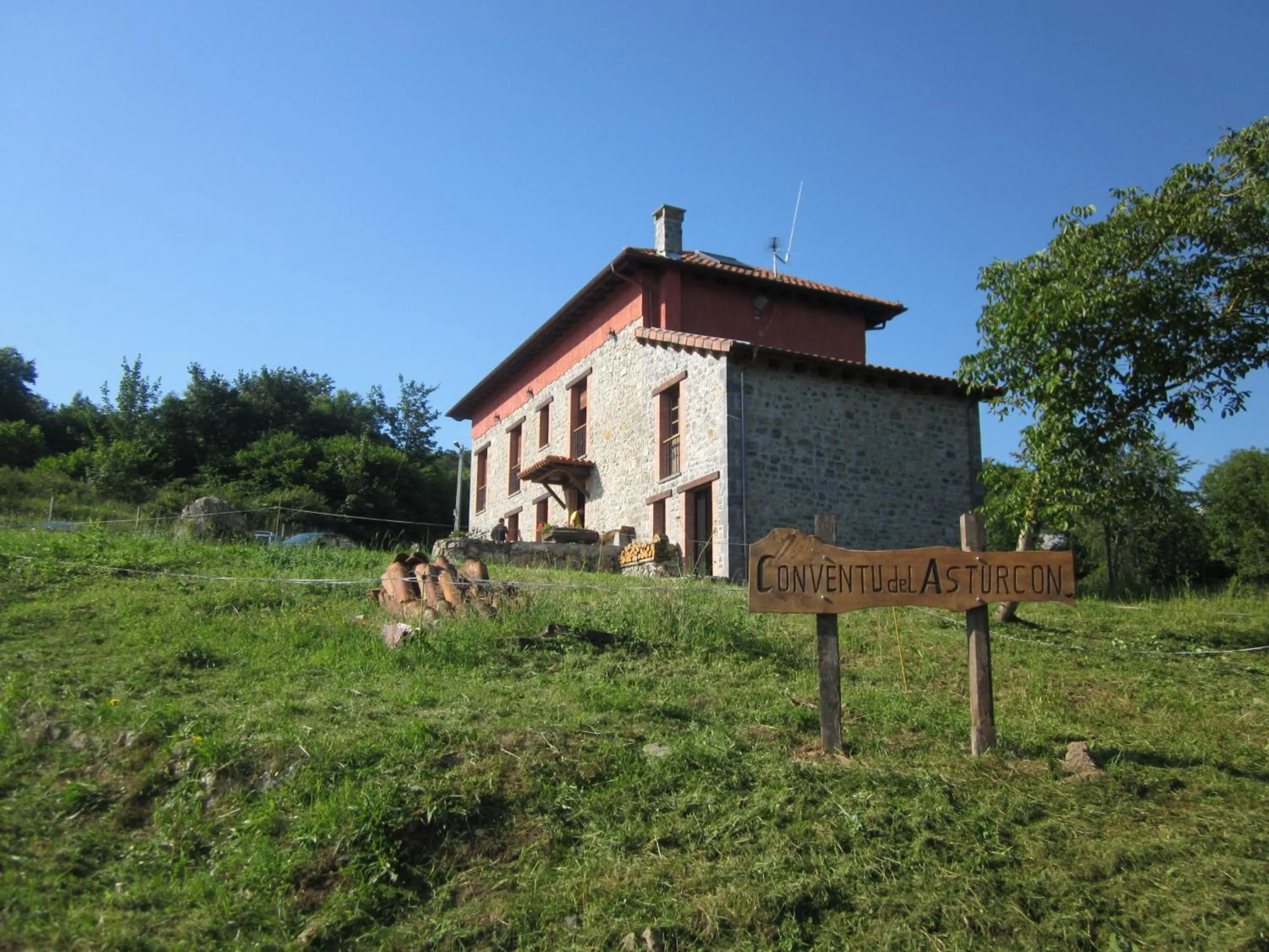 Property logo or sign in El Conventu del Asturcon