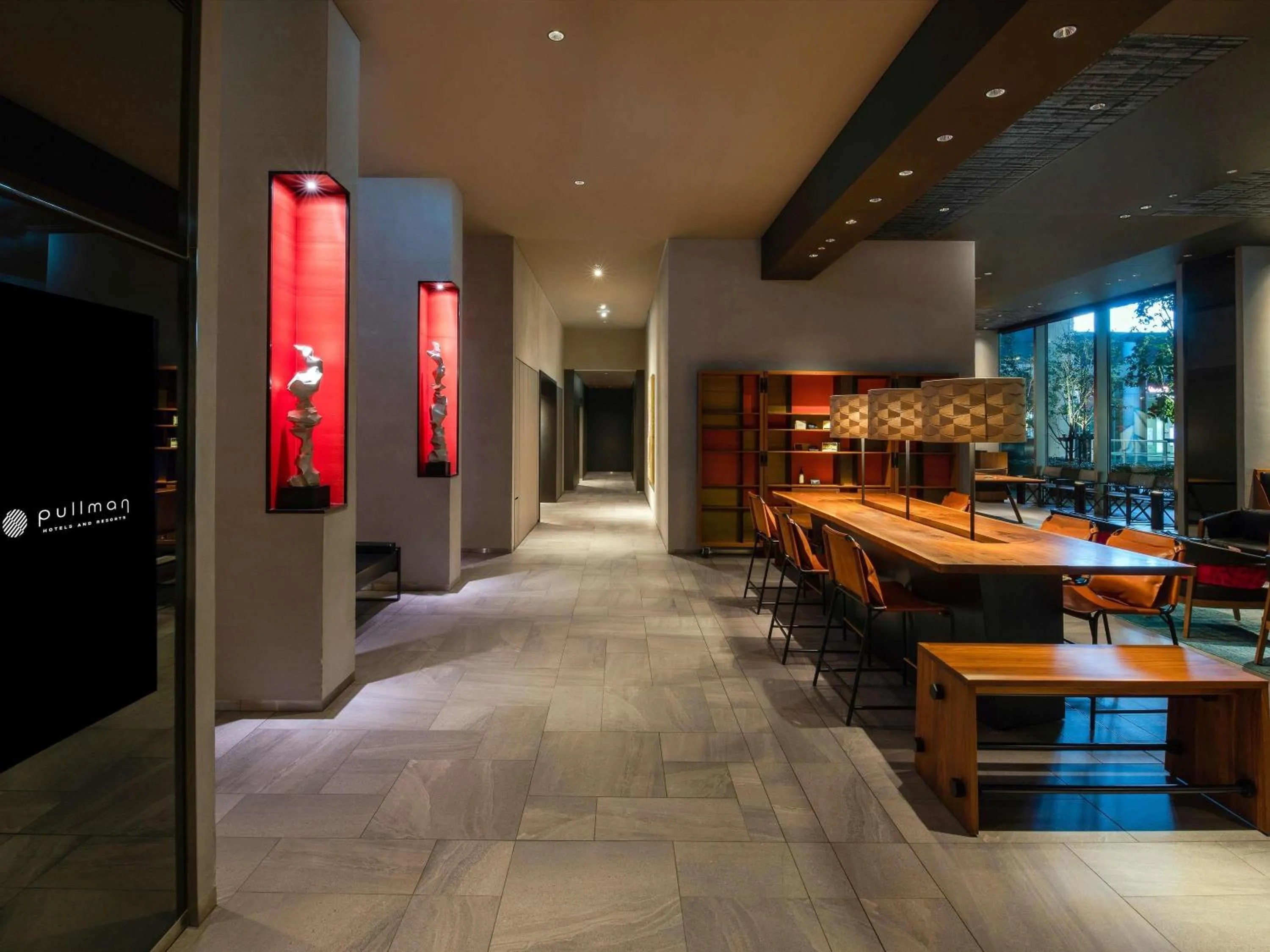 Lounge or bar in Pullman Tokyo Tamachi