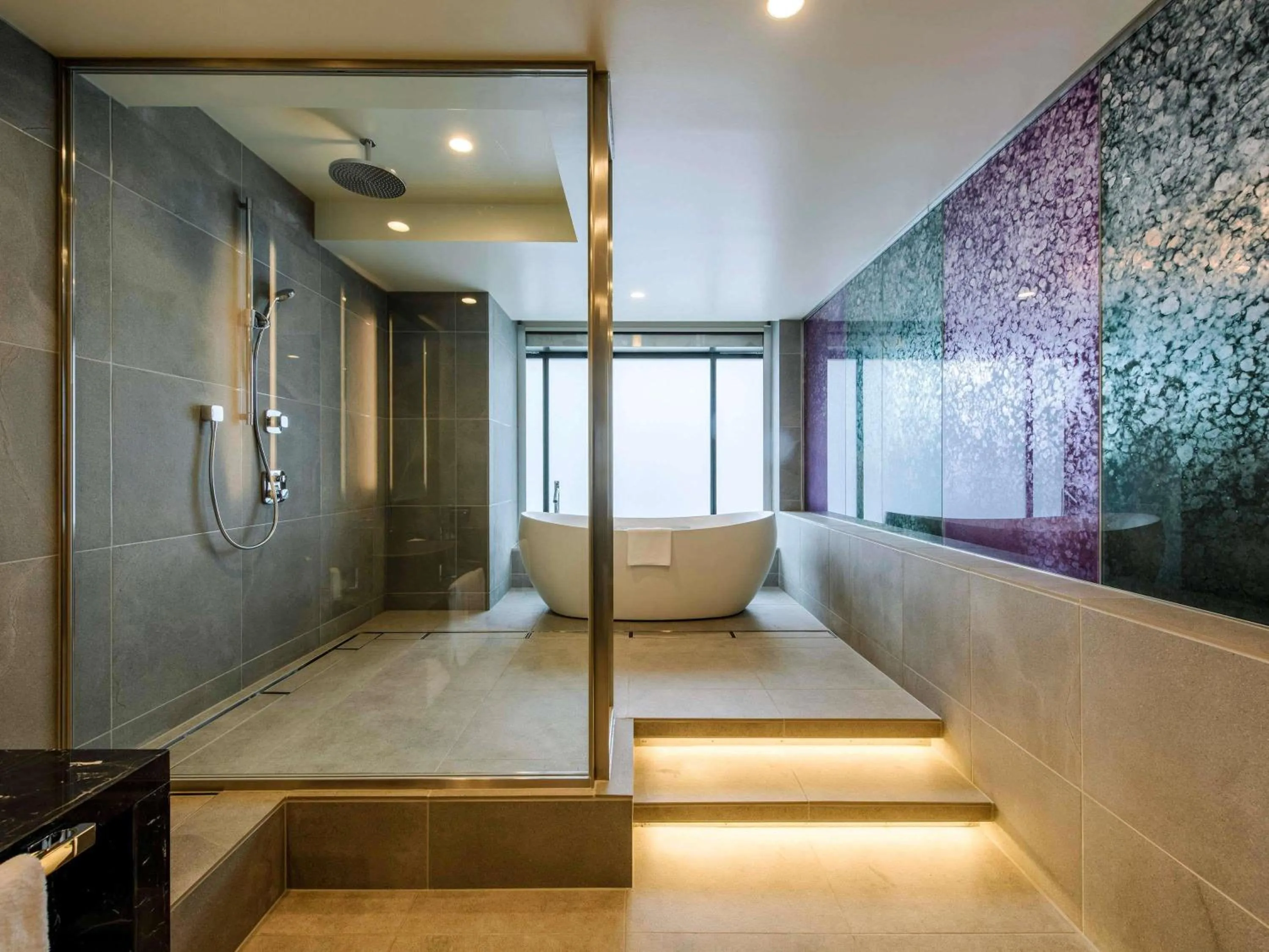 Photo of the whole room in Pullman Tokyo Tamachi