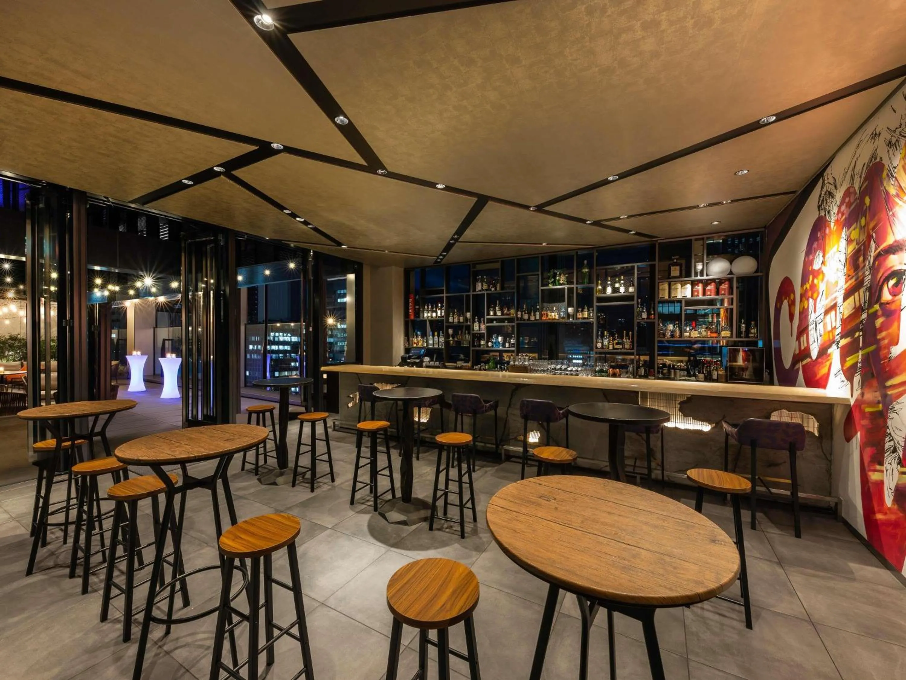 Lounge or bar in Pullman Tokyo Tamachi