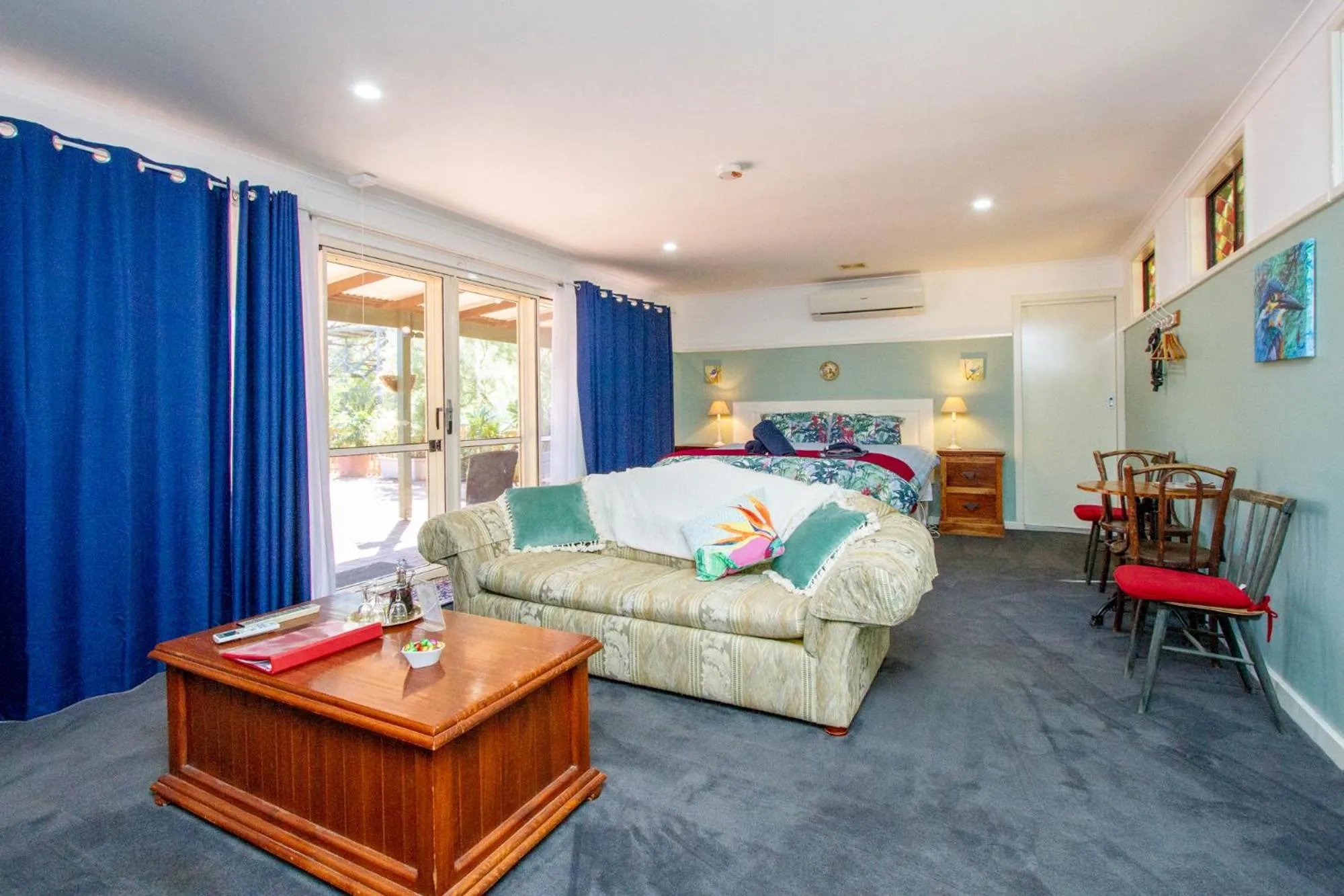 Bed in Pecan Hill BNB