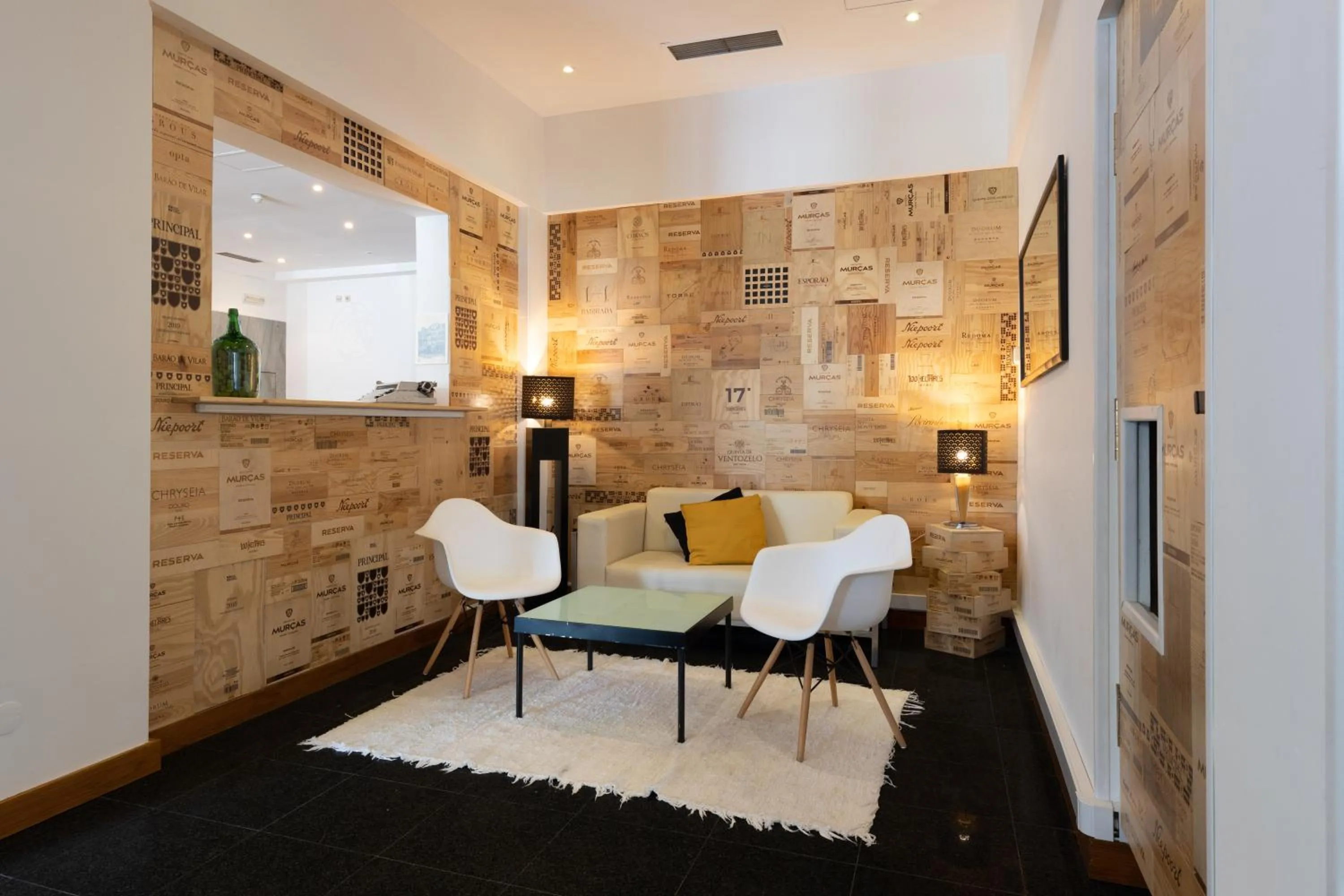 Lounge or bar in Legendary Porto Hotel