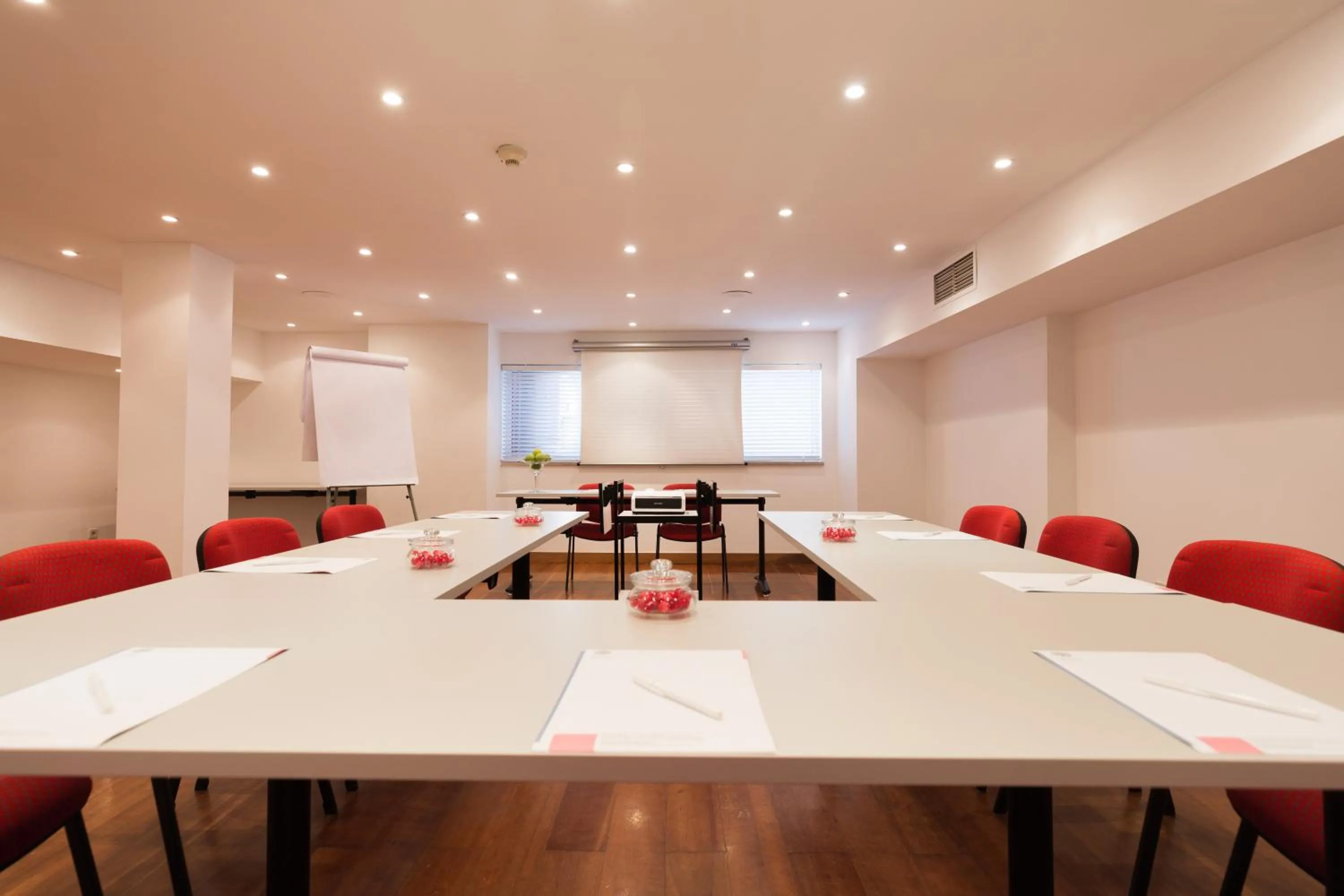 Meeting/conference room in Legendary Porto Hotel