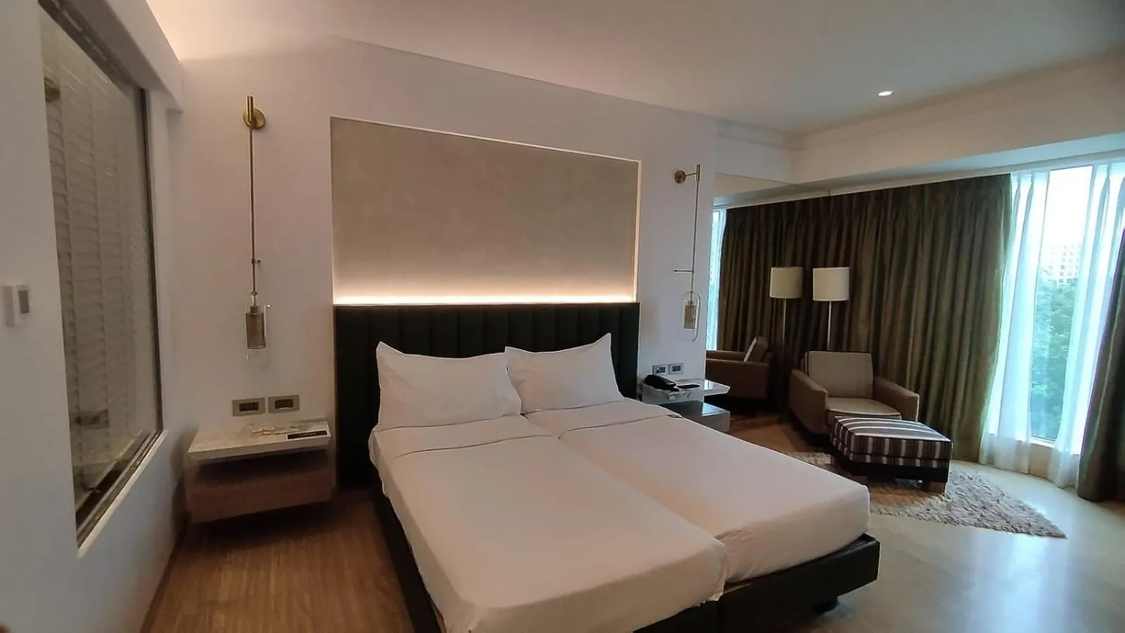 Bed in Mirage Hotel, Mumbai International Airport