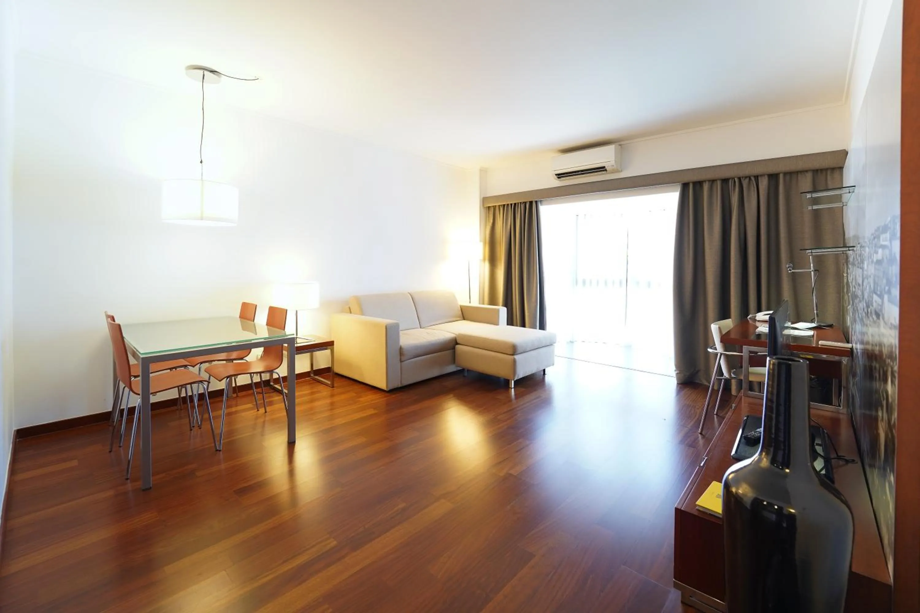 Living room, Bed in Legendary Lisboa Suites