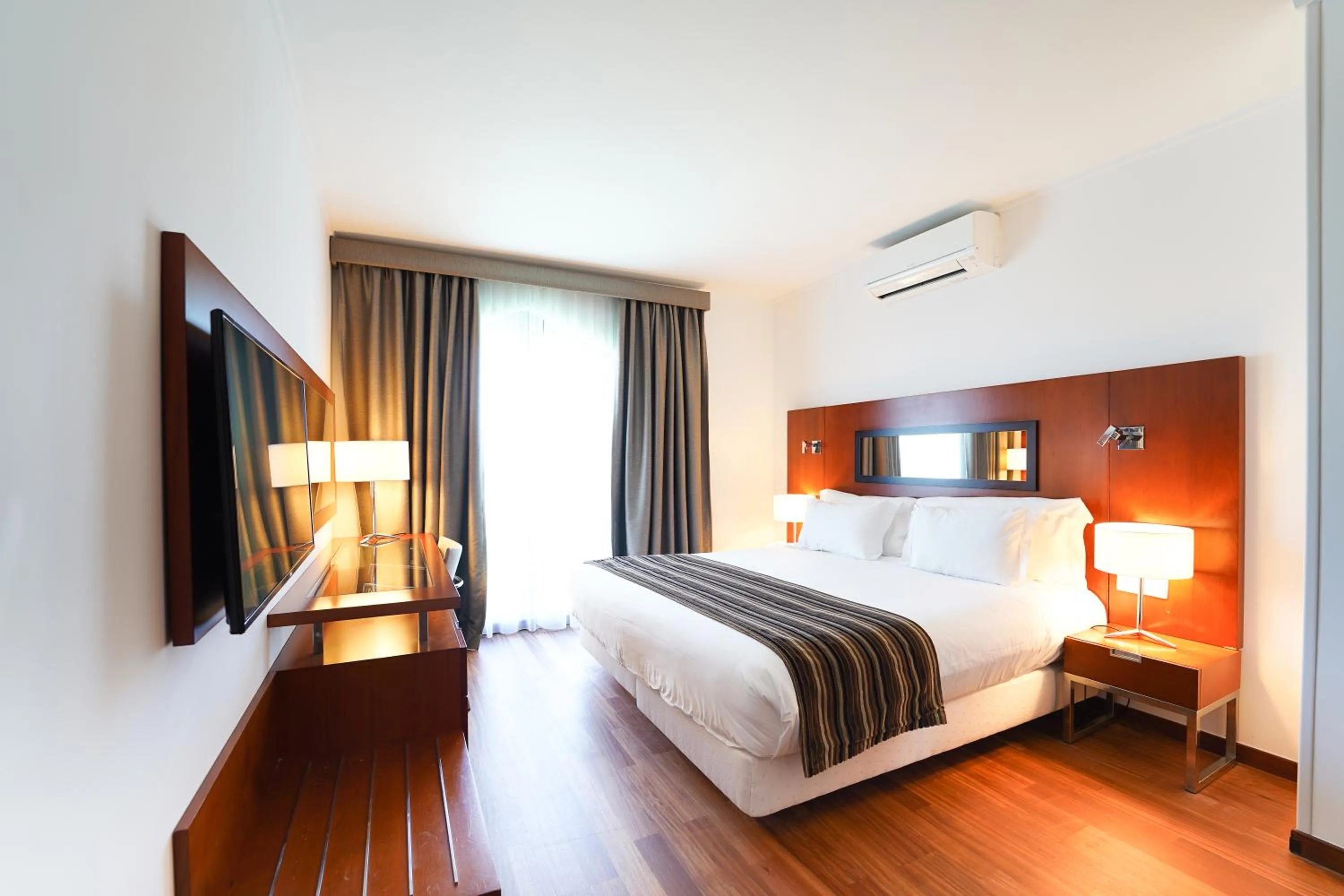 Bed in Legendary Lisboa Suites