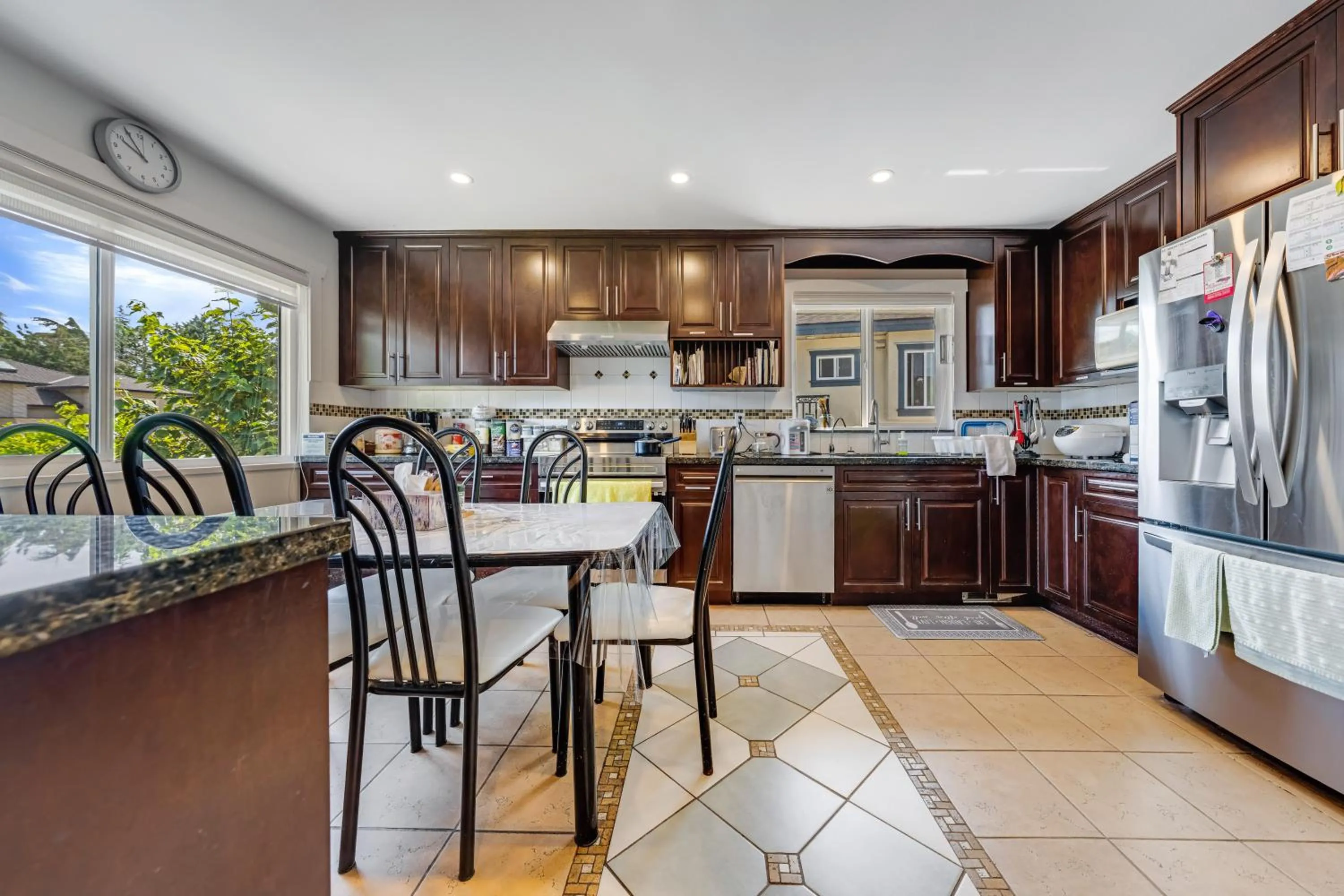 Kitchen or kitchenette in Quite House near the Vancouver Airport