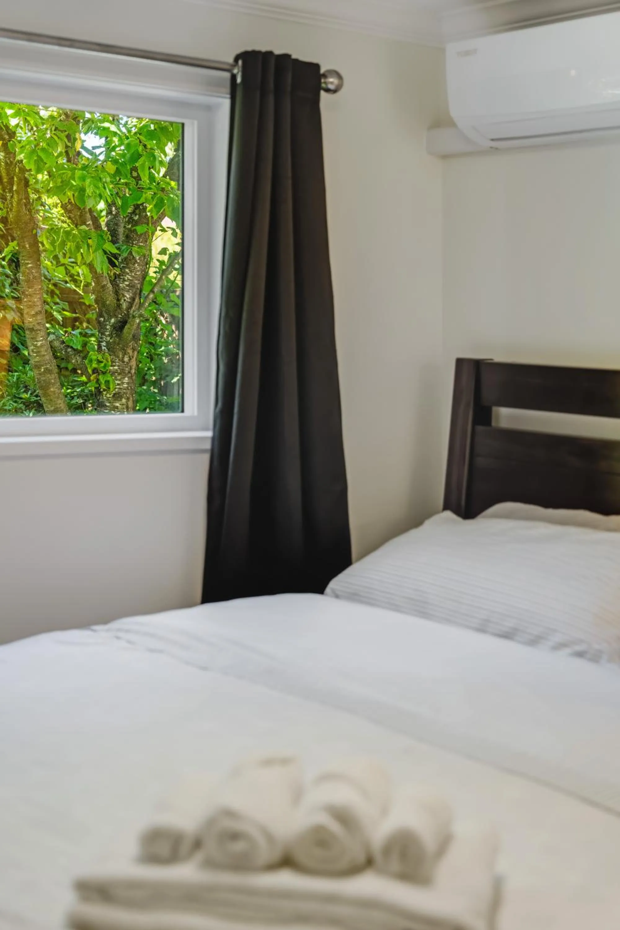 Bed in Quite House near the Vancouver Airport