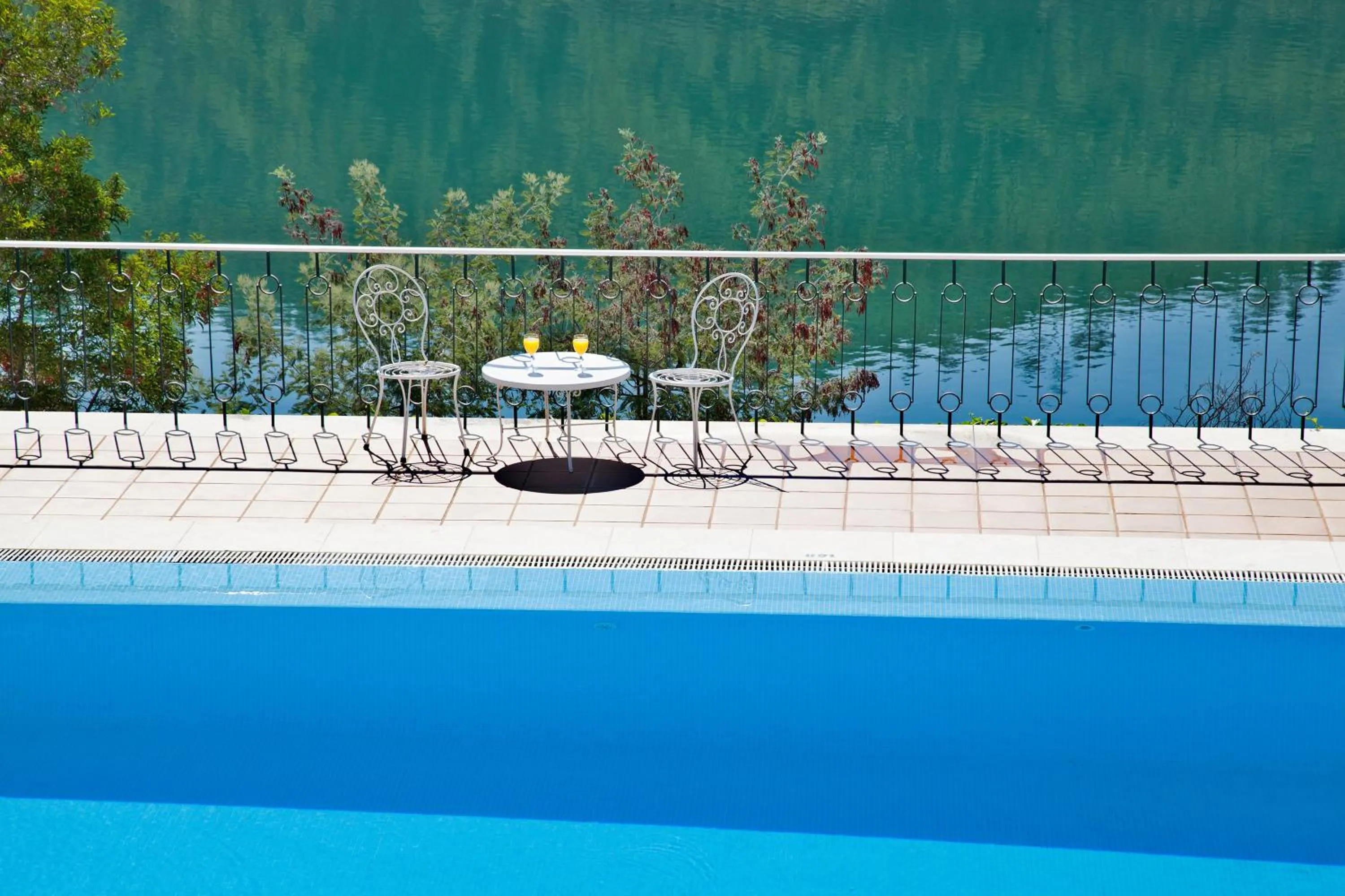Swimming pool in Lago Azul Eco Hotel