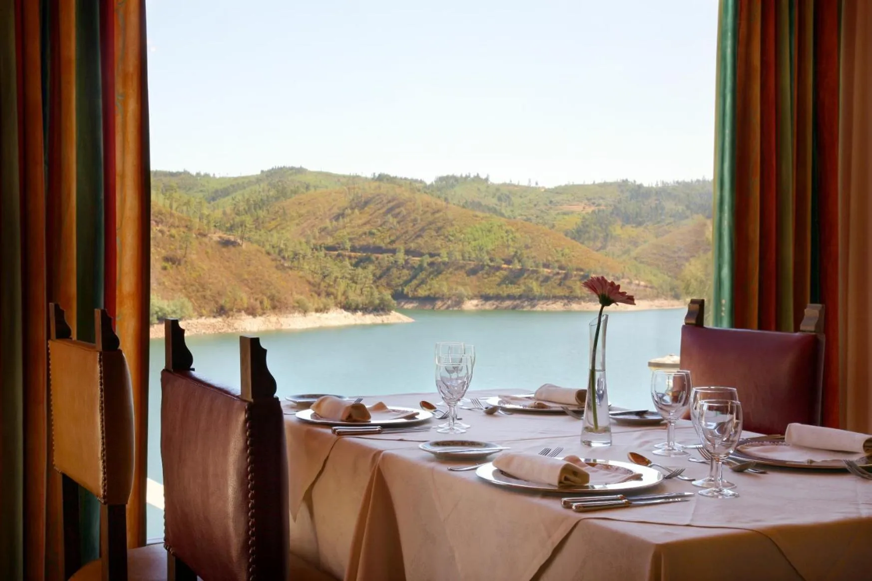 Restaurant/places to eat in Lago Azul Eco Hotel