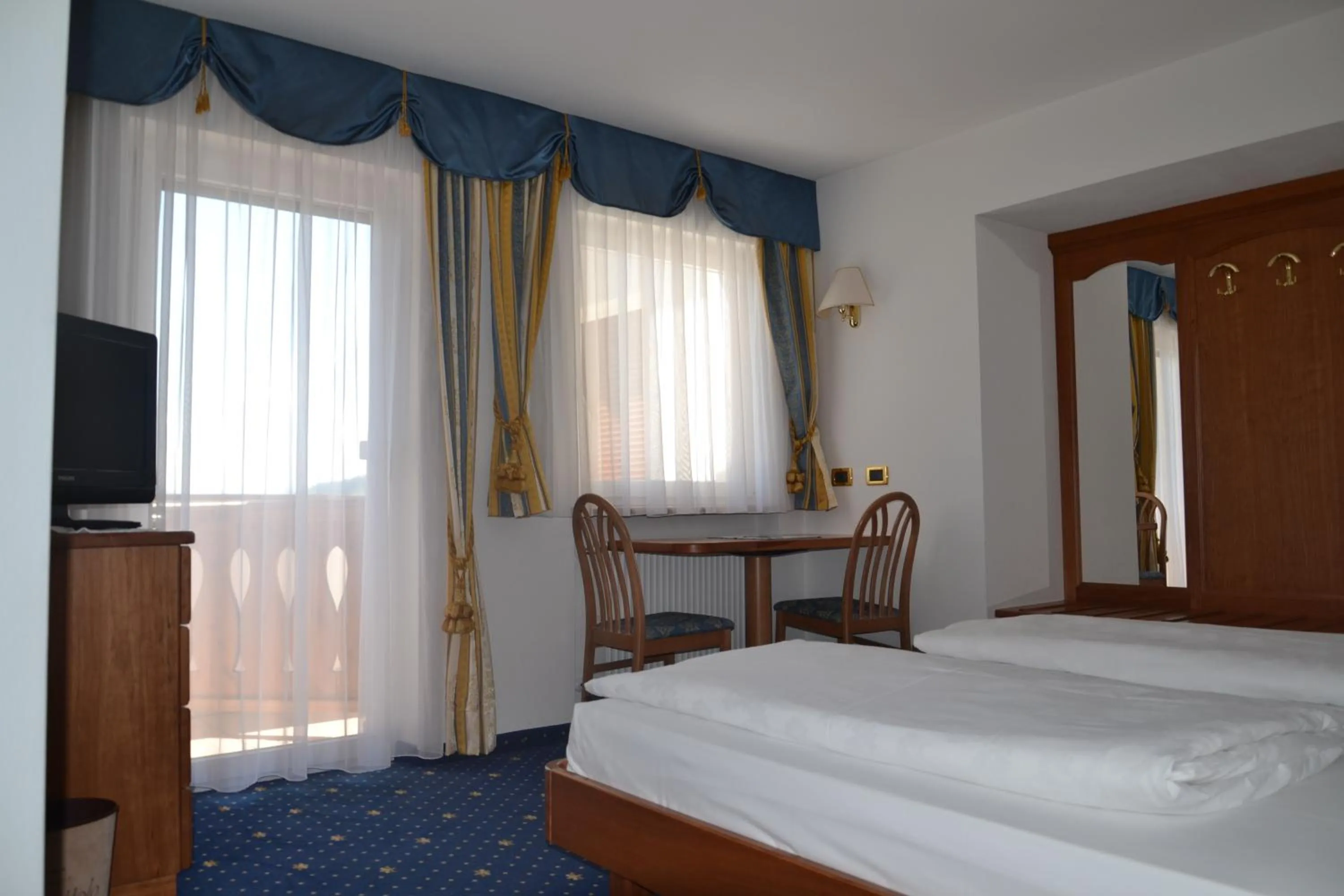 Photo of the whole room, Bed in Hotel Scoiattolo