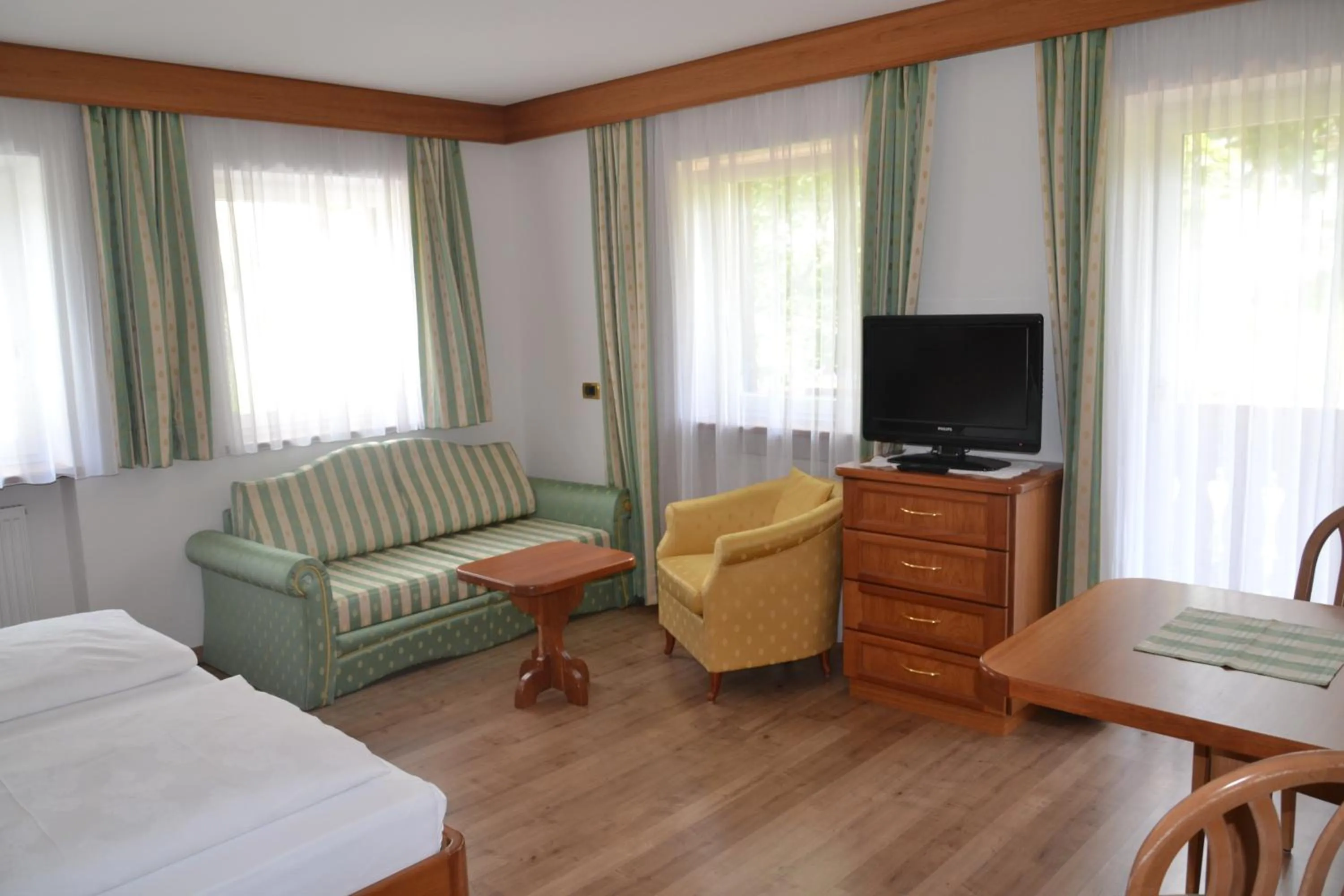 Photo of the whole room, Bed in Hotel Scoiattolo