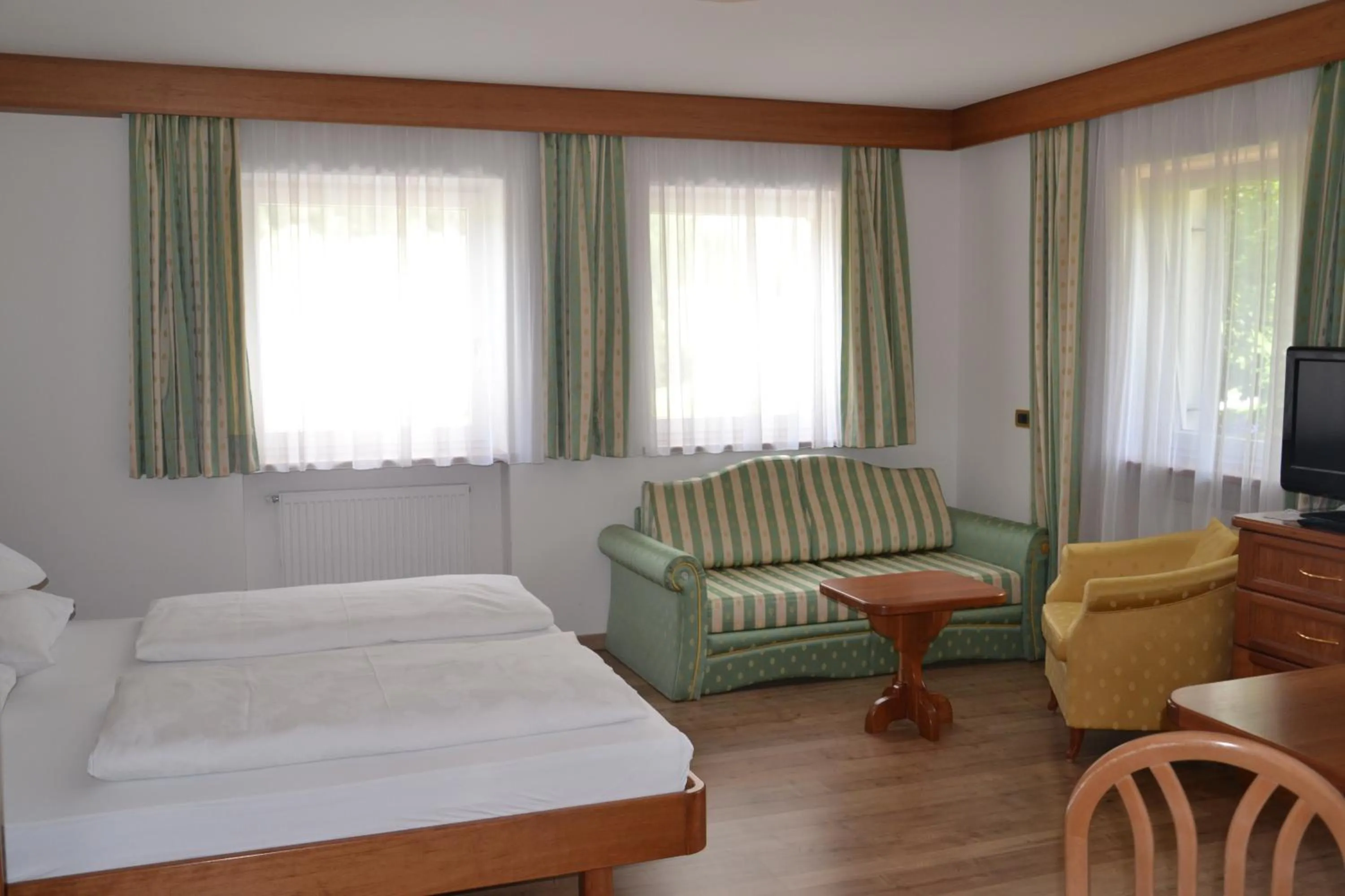 Photo of the whole room, Bed in Hotel Scoiattolo