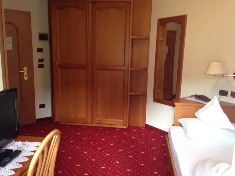 Bed in Hotel Scoiattolo