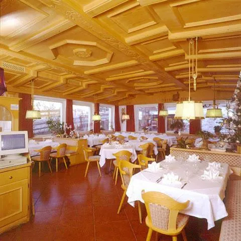 Restaurant/places to eat in Hotel Scoiattolo