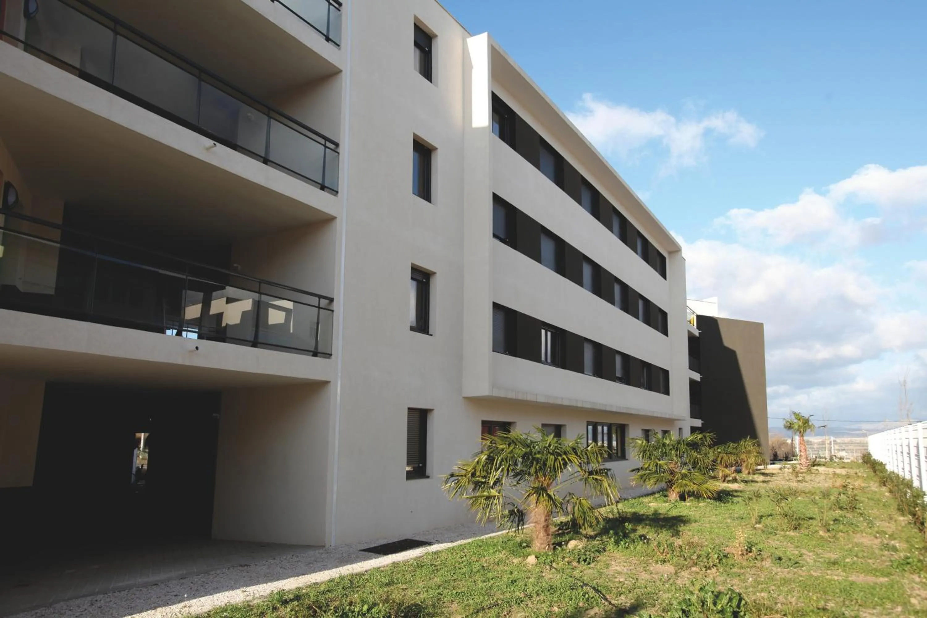 Facade/entrance in Résidence Les Portes d'Espagne