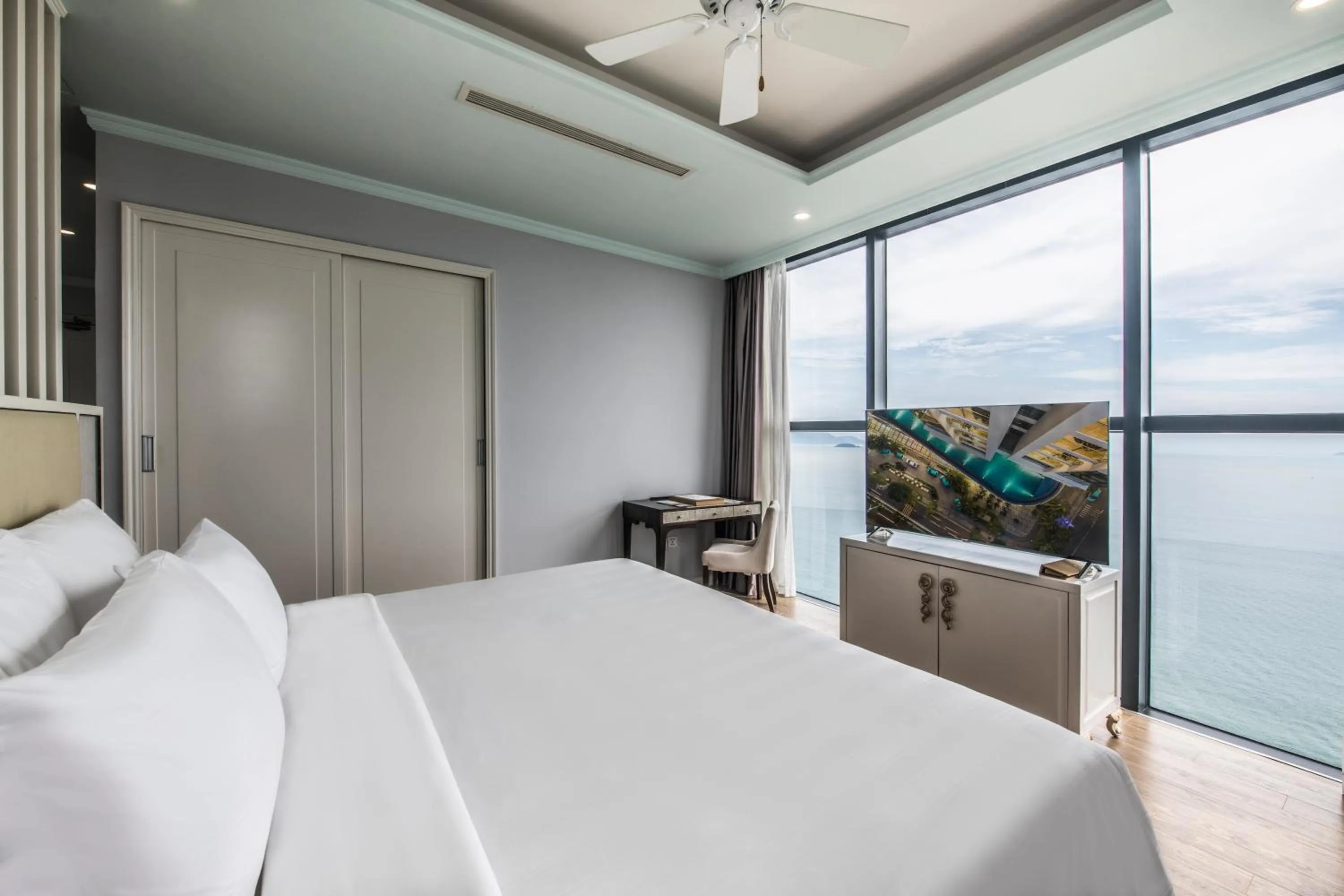 Bedroom, Bed in Vinpearl Beachfront Nha Trang