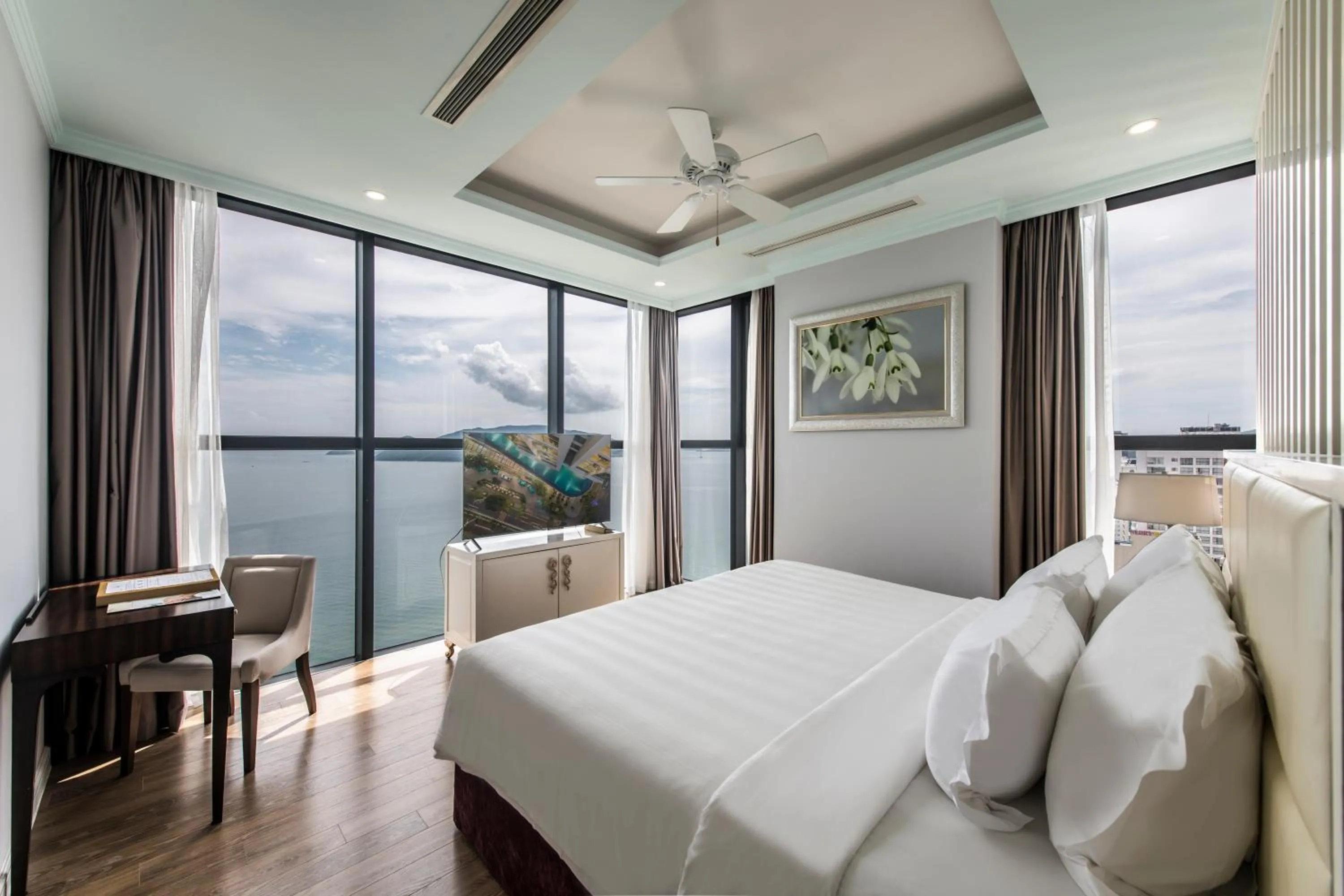Bedroom, Bed in Vinpearl Beachfront Nha Trang