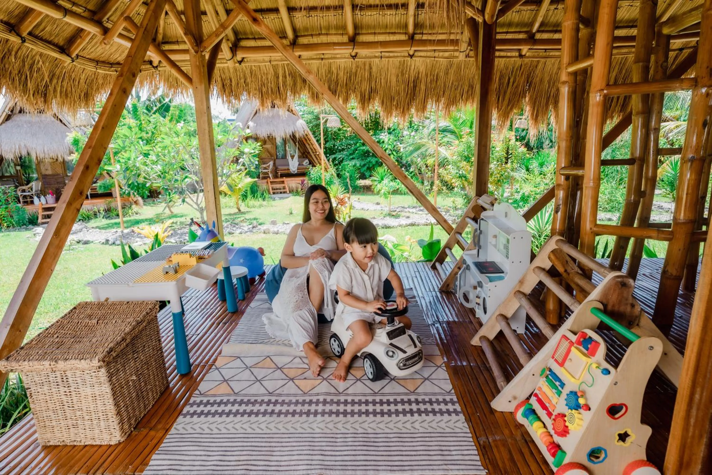 Children play ground in Tongo Hill Cottages