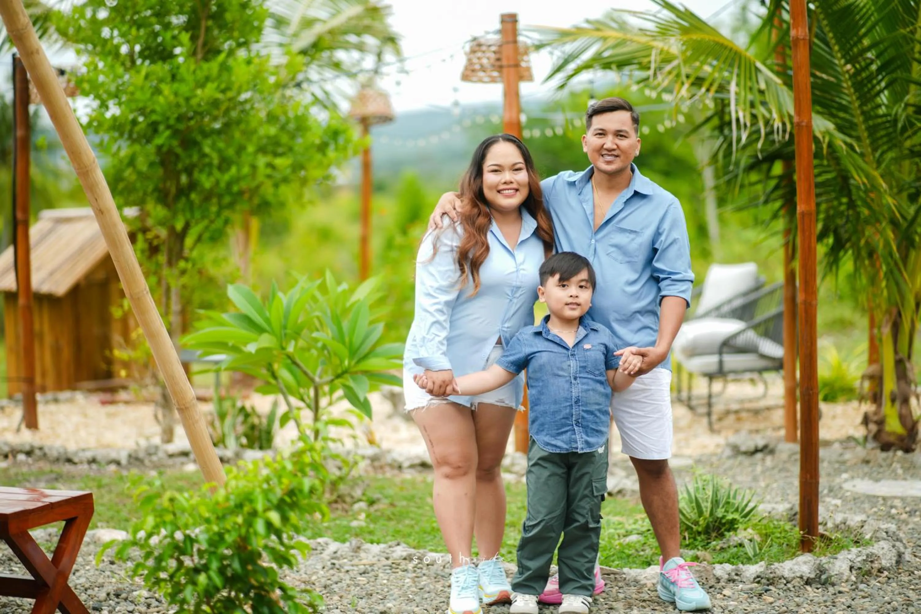 Guests in Tongo Hill Cottages