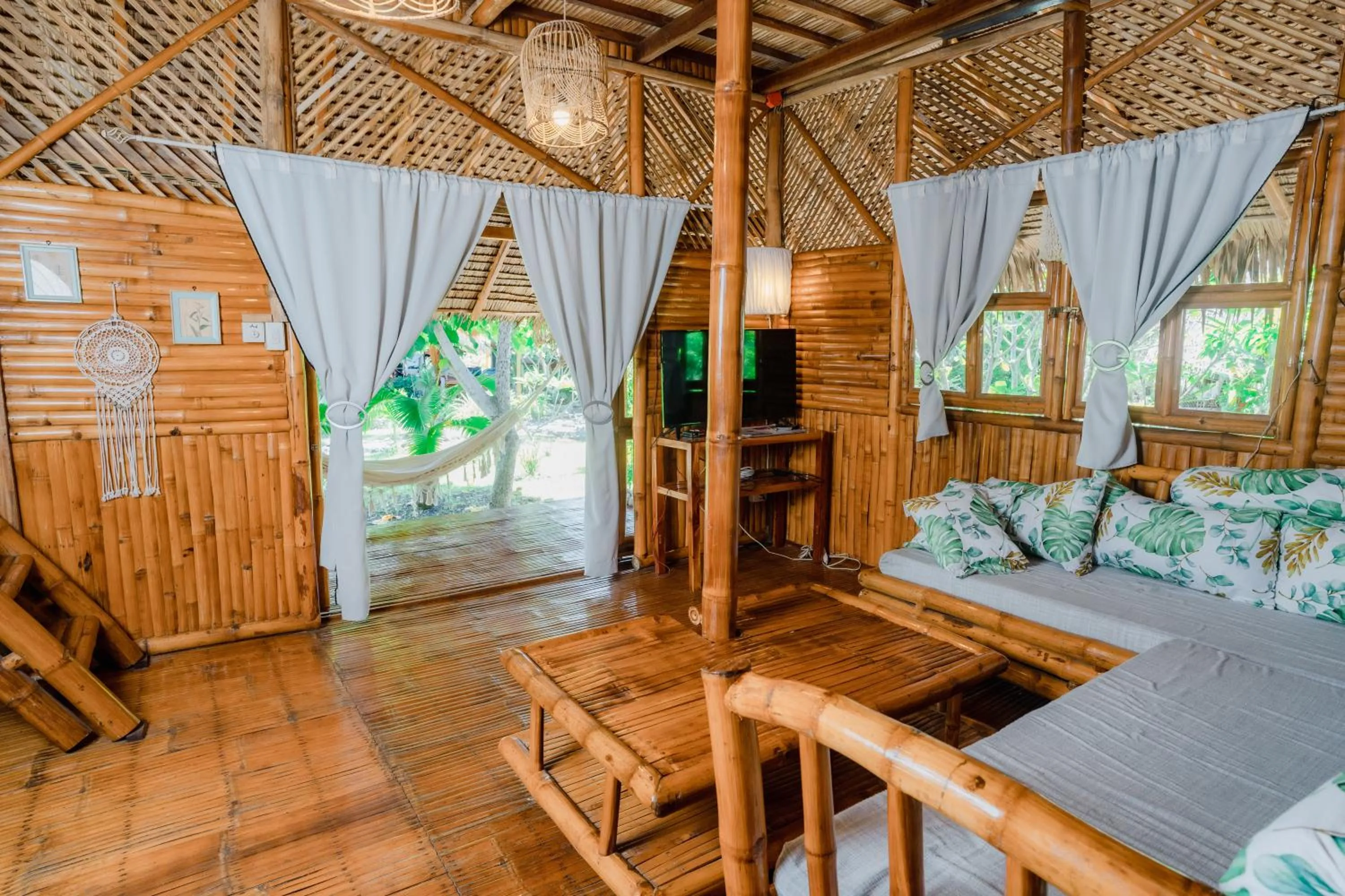 TV and multimedia in Tongo Hill Cottages