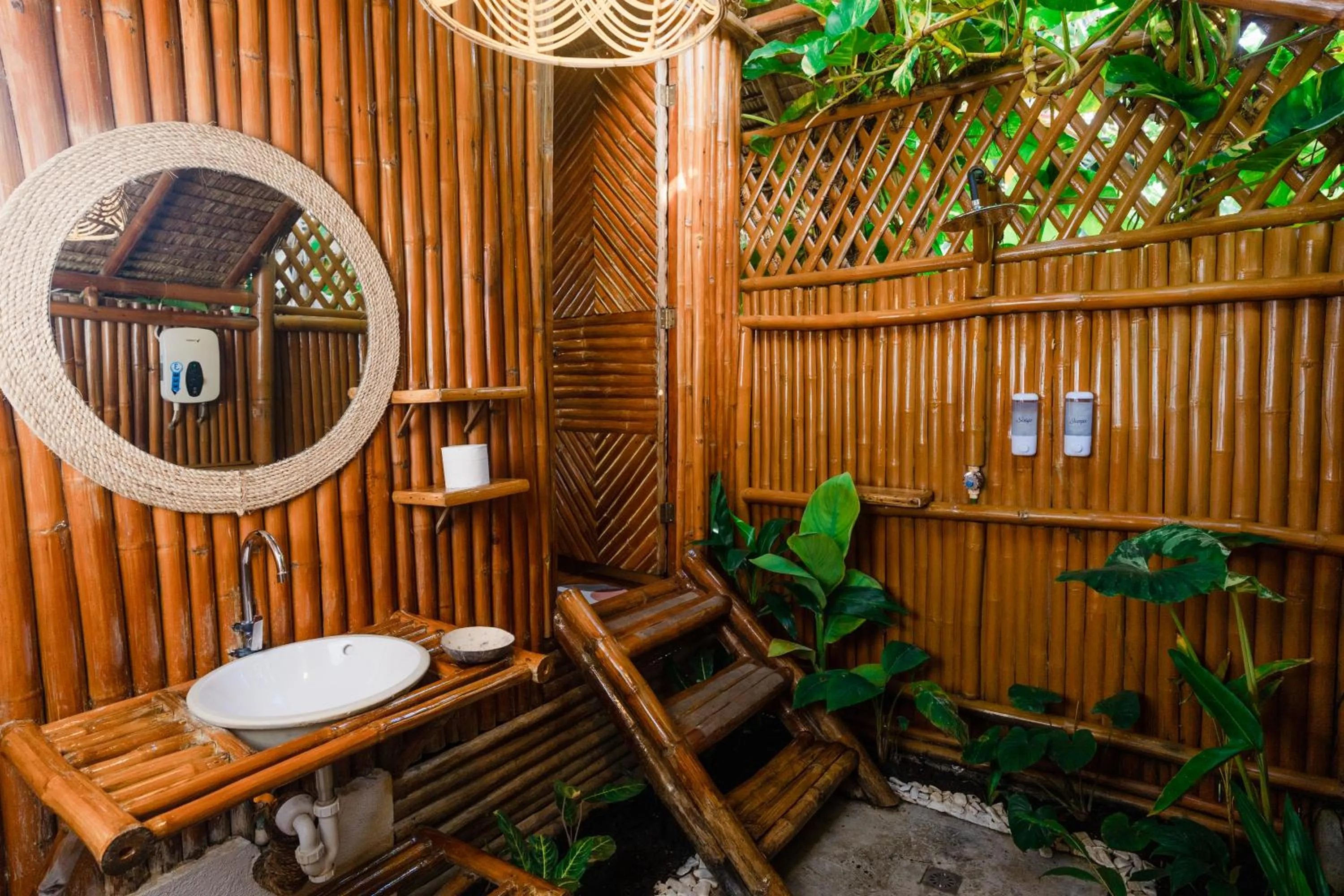 Shower in Tongo Hill Cottages