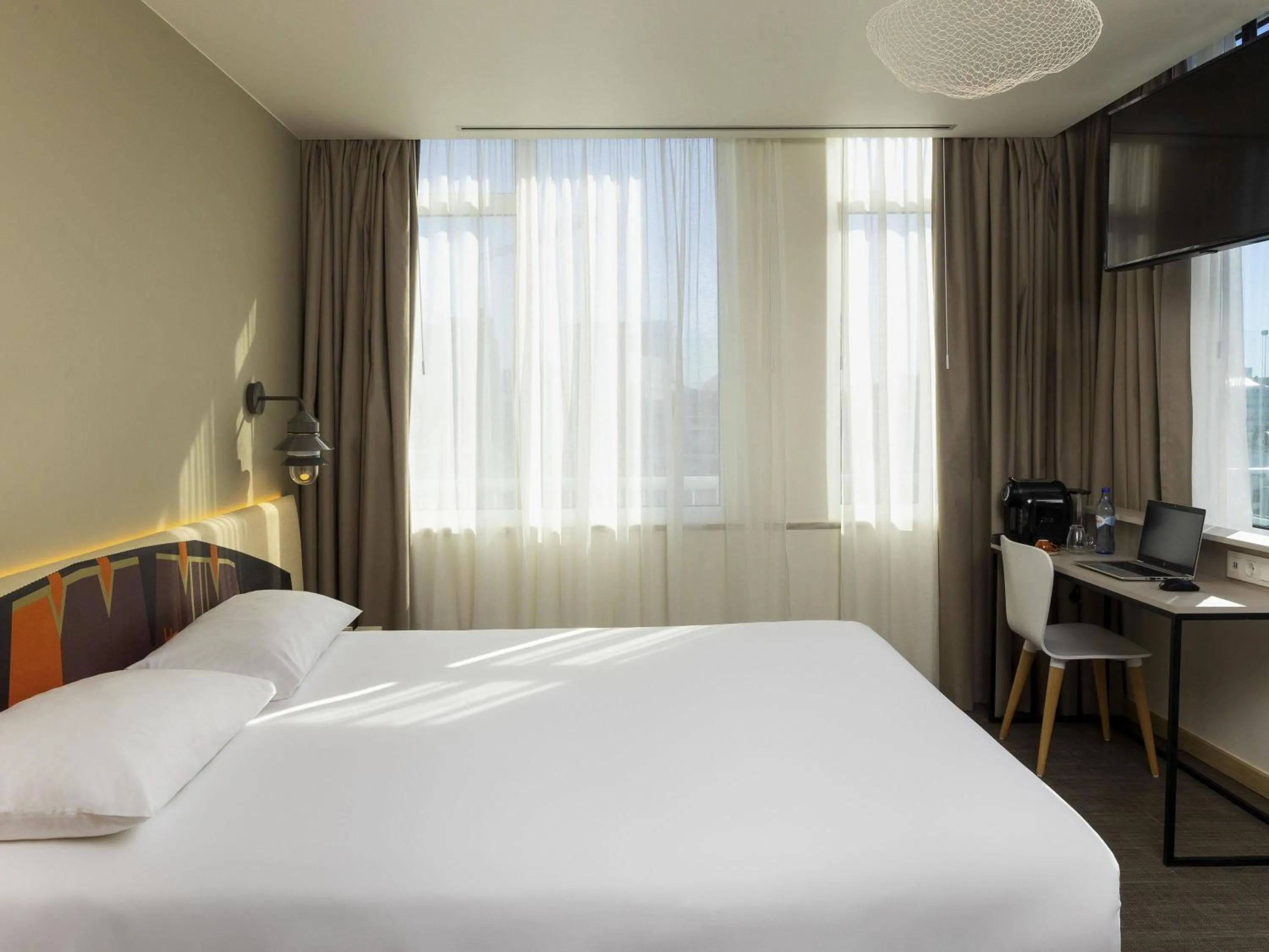 Bedroom, Bed in Ibis Styles Lisboa Centro Liberdade NE