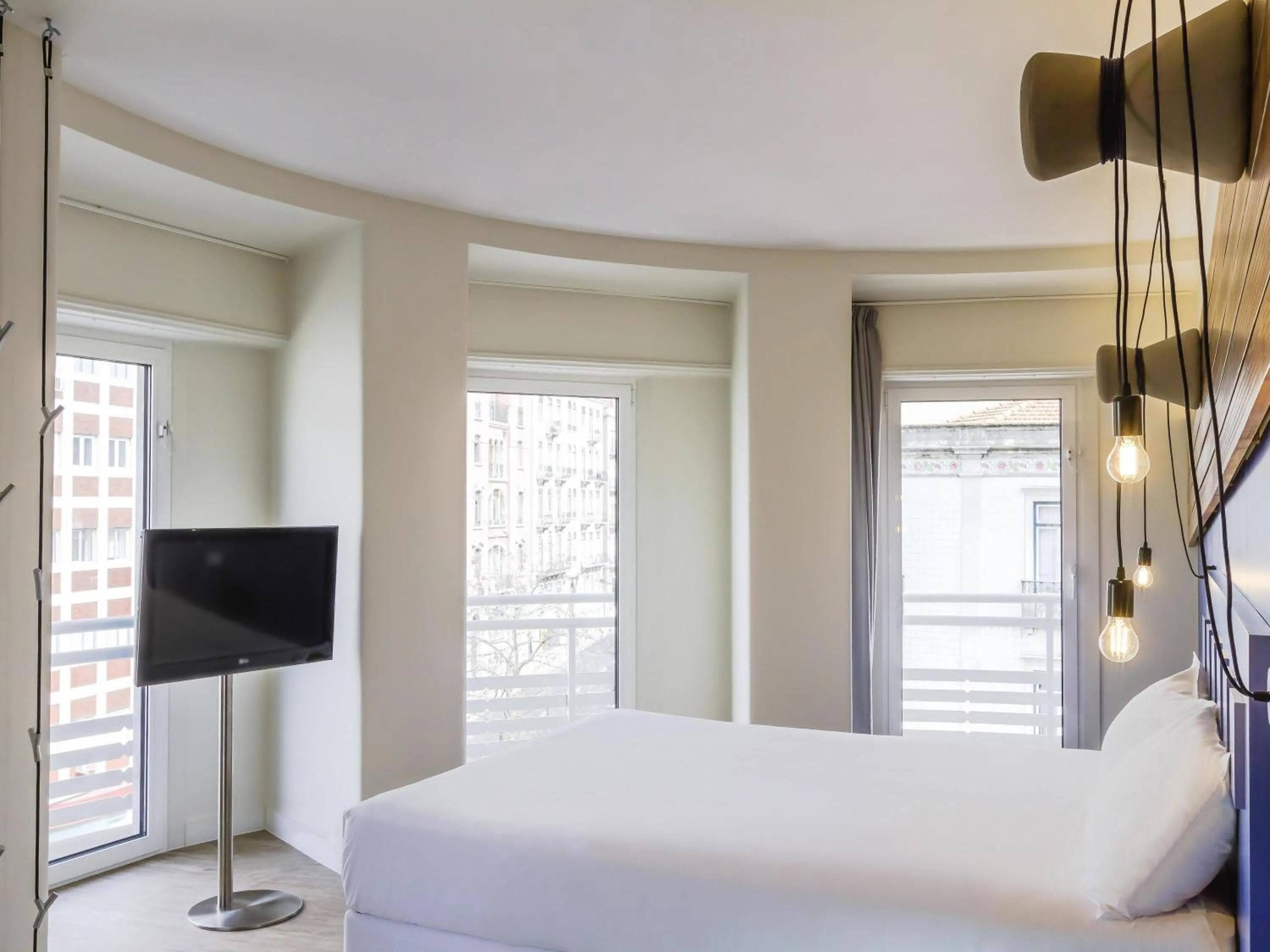 Bedroom, Bed in Ibis Styles Lisboa Centro Liberdade NE