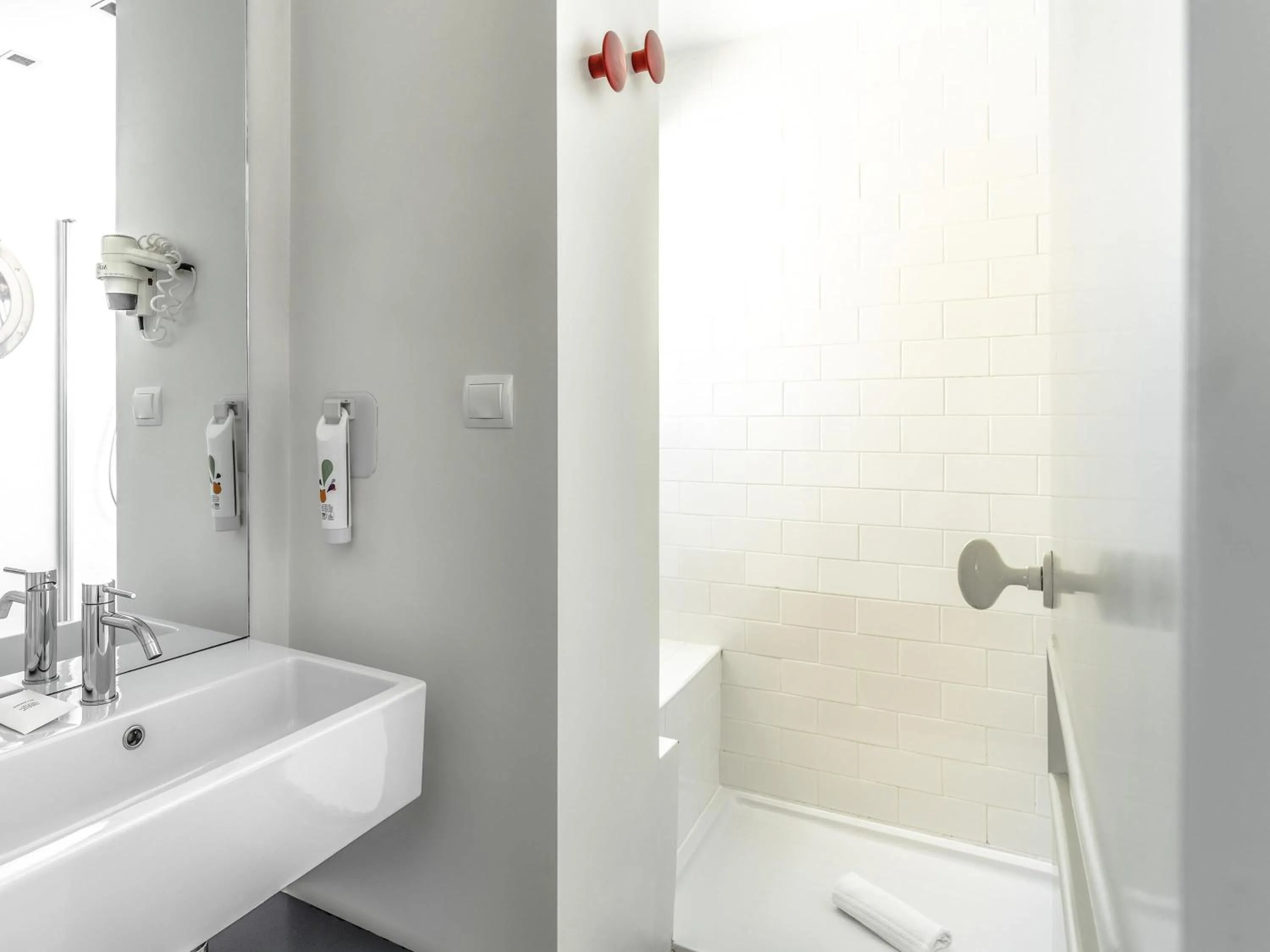 Bedroom in Ibis Styles Lisboa Centro Liberdade NE