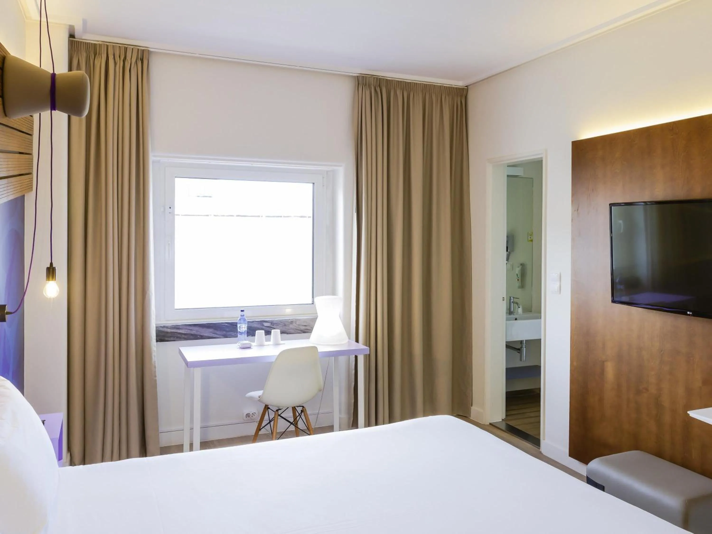 Bedroom, Bed in Ibis Styles Lisboa Centro Liberdade NE