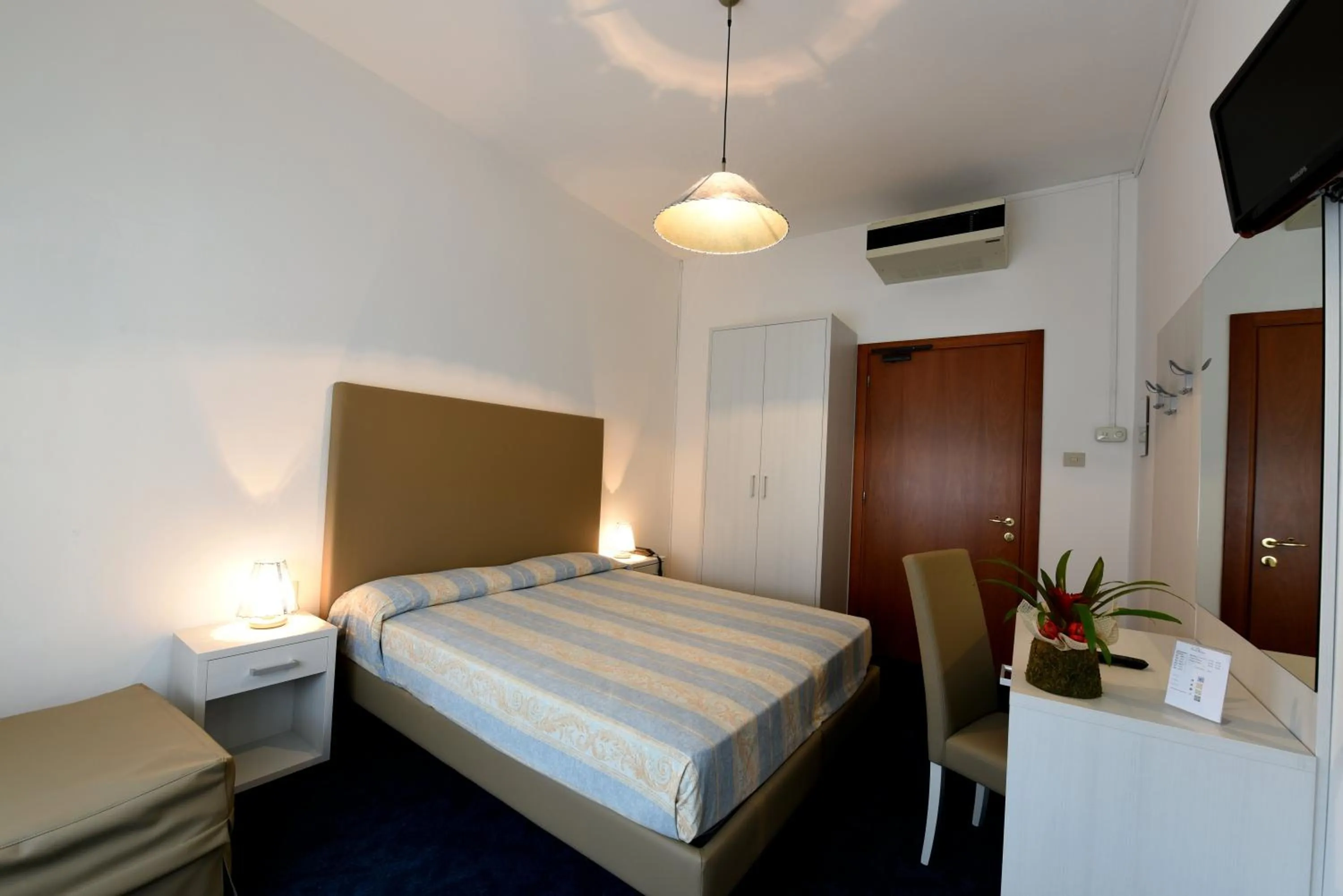 Photo of the whole room, Bed in Hotel Savoia