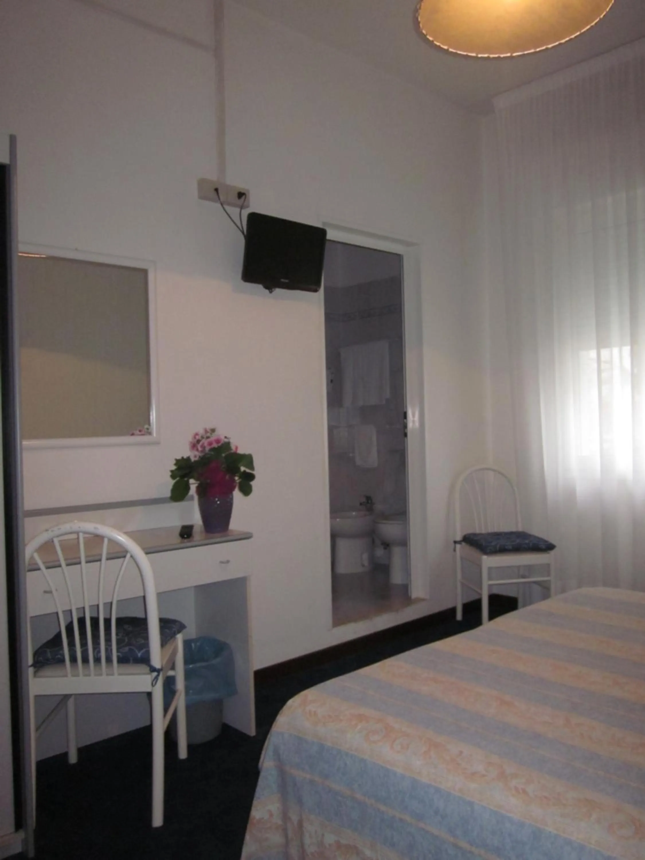 TV and multimedia, Bed in Hotel Savoia