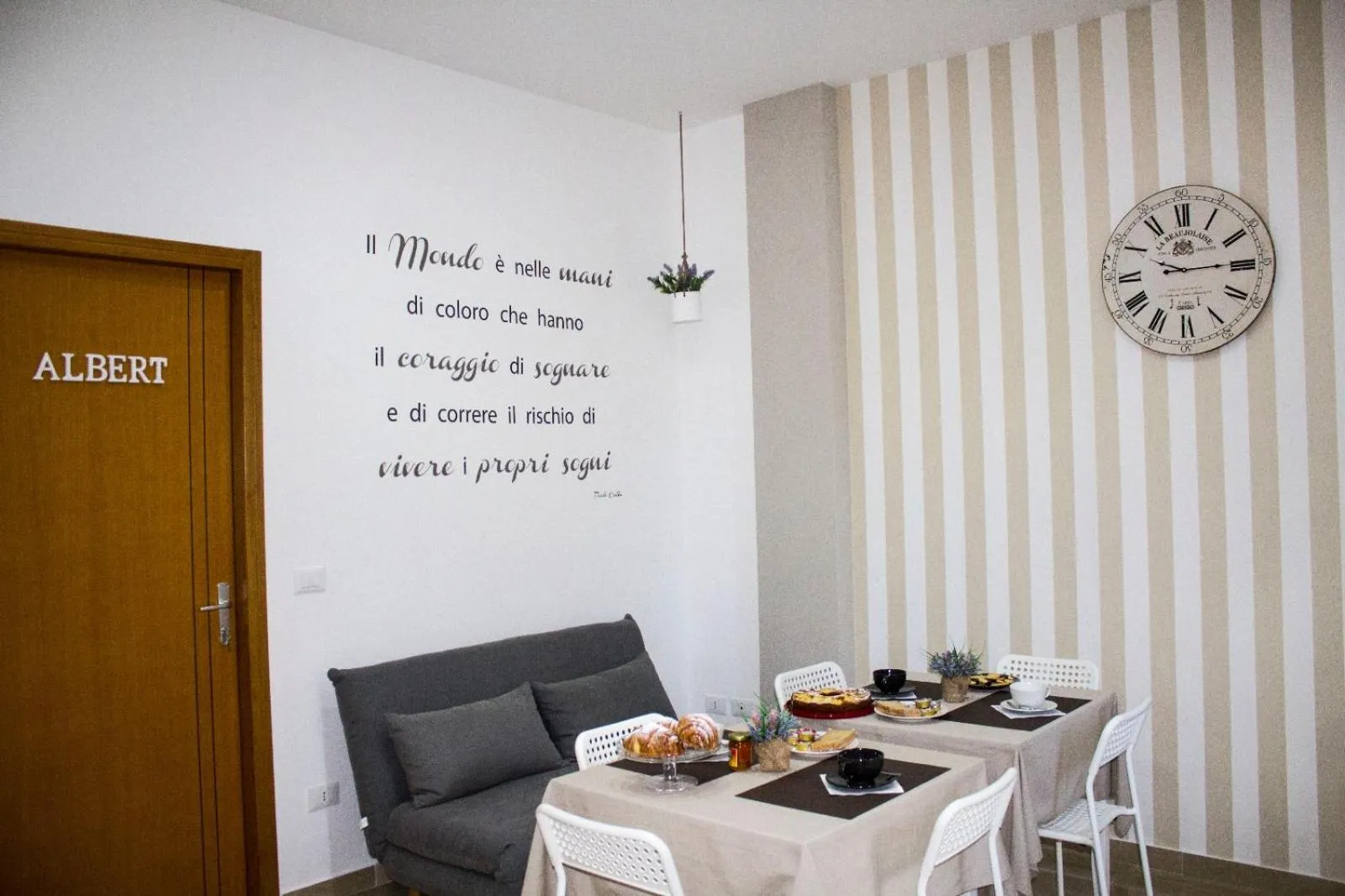 Dining area in Donna Laudonia