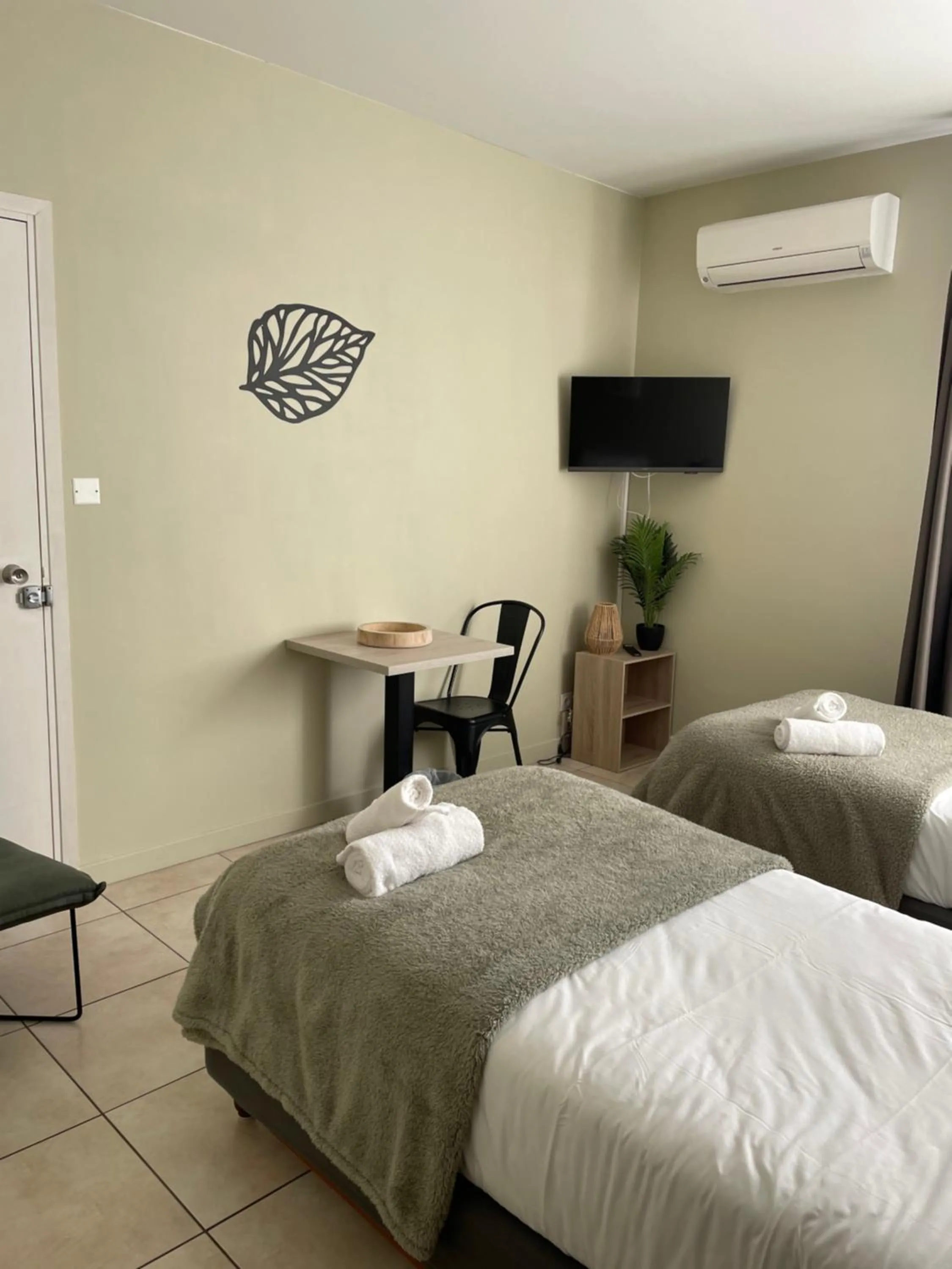 Bedroom, Bed in Hôtel Pyrène